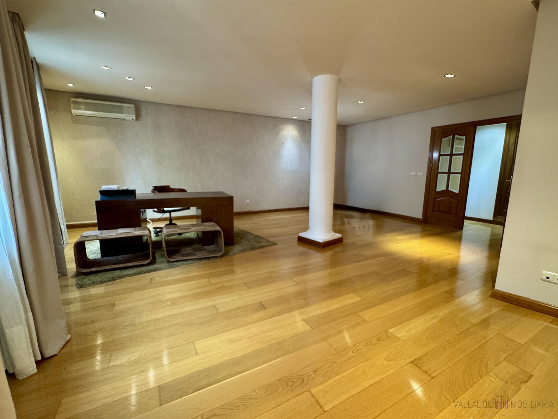 For sale of flat in Valladolid