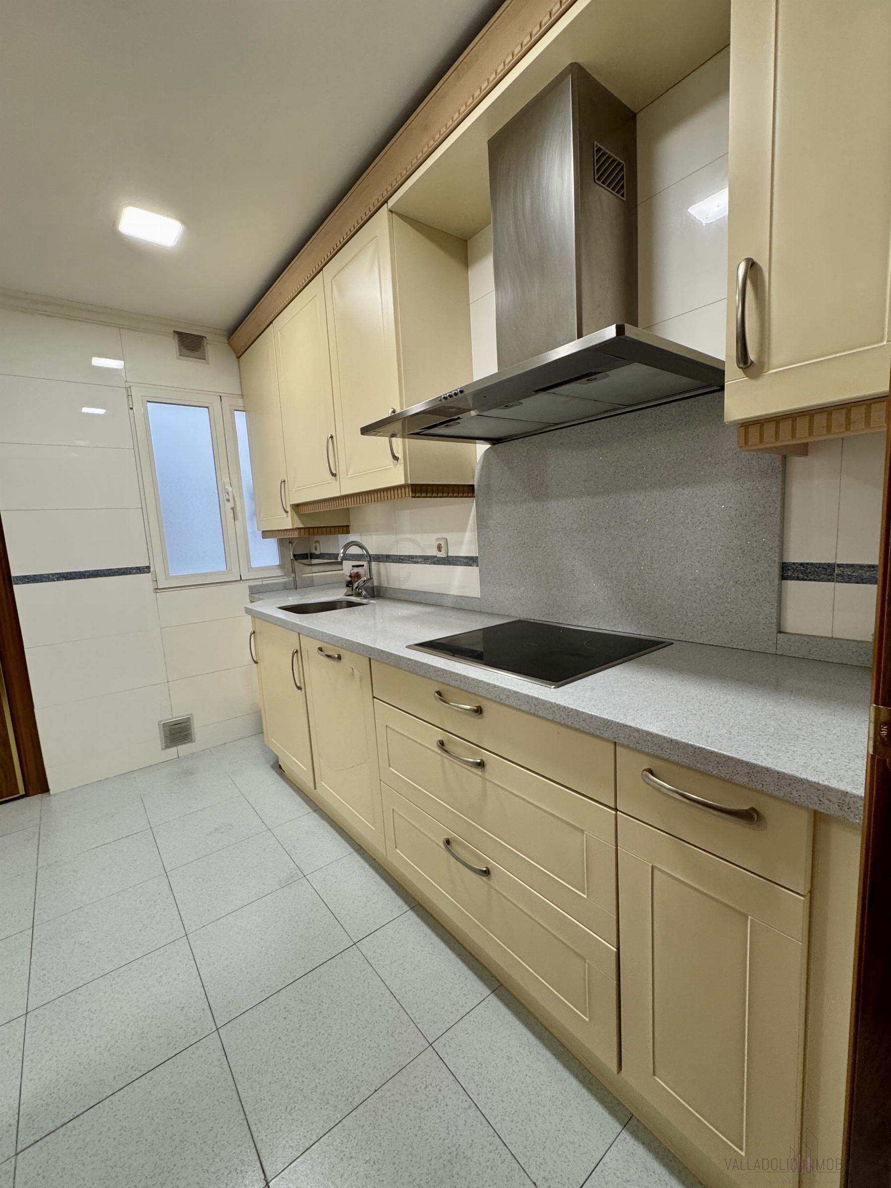 For sale of flat in Valladolid
