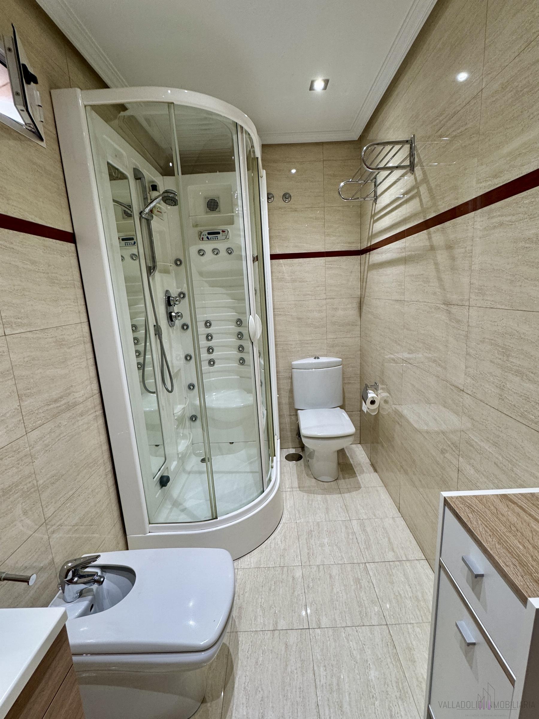 For sale of flat in Valladolid