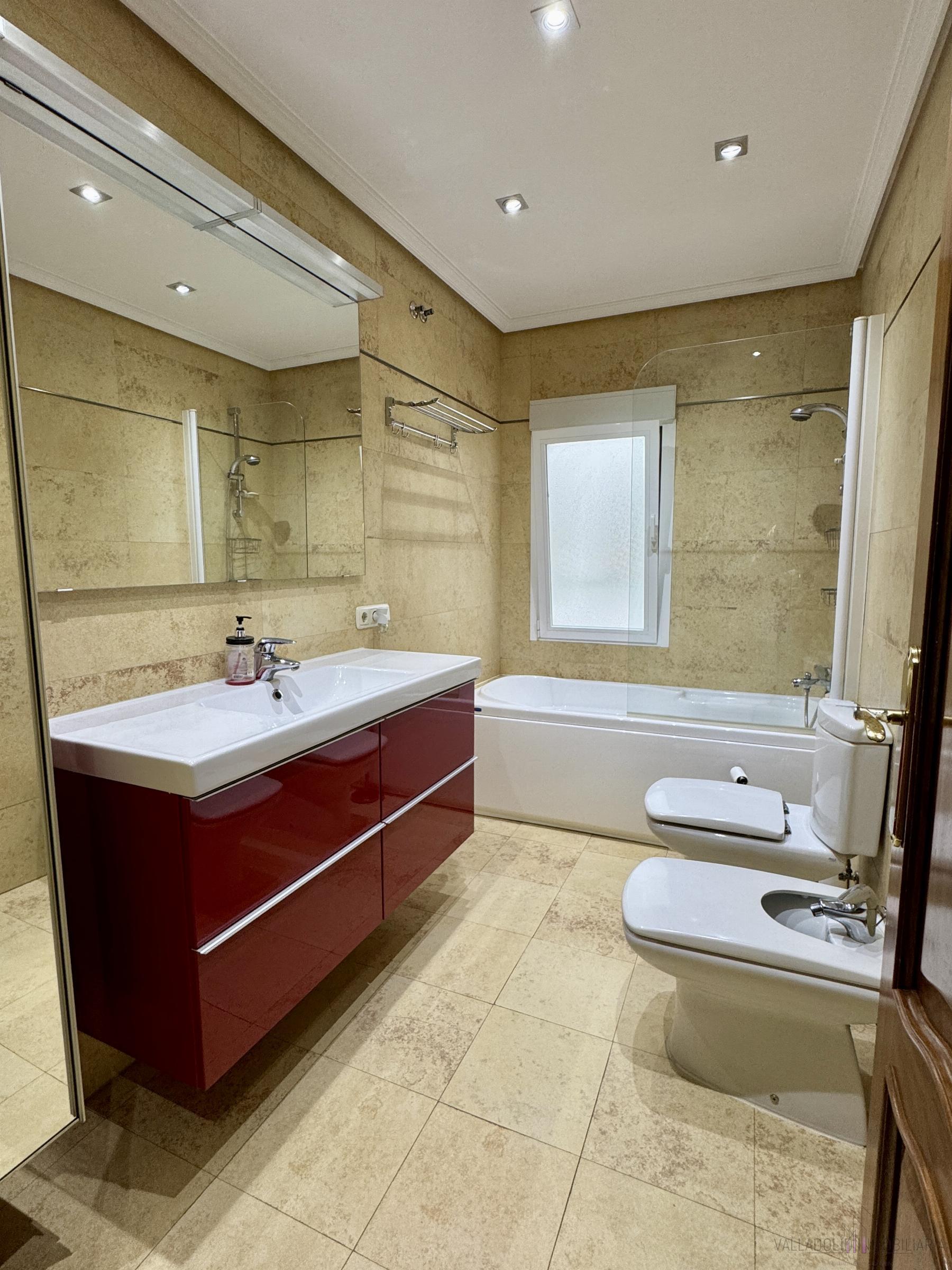 For sale of flat in Valladolid