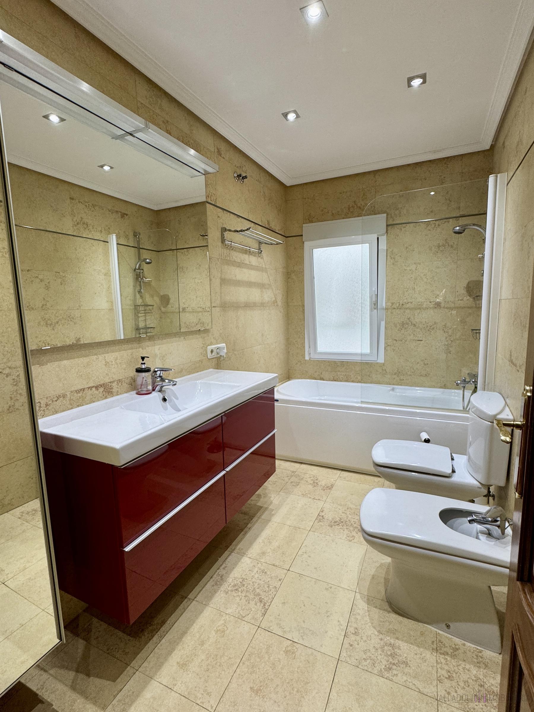For sale of flat in Valladolid