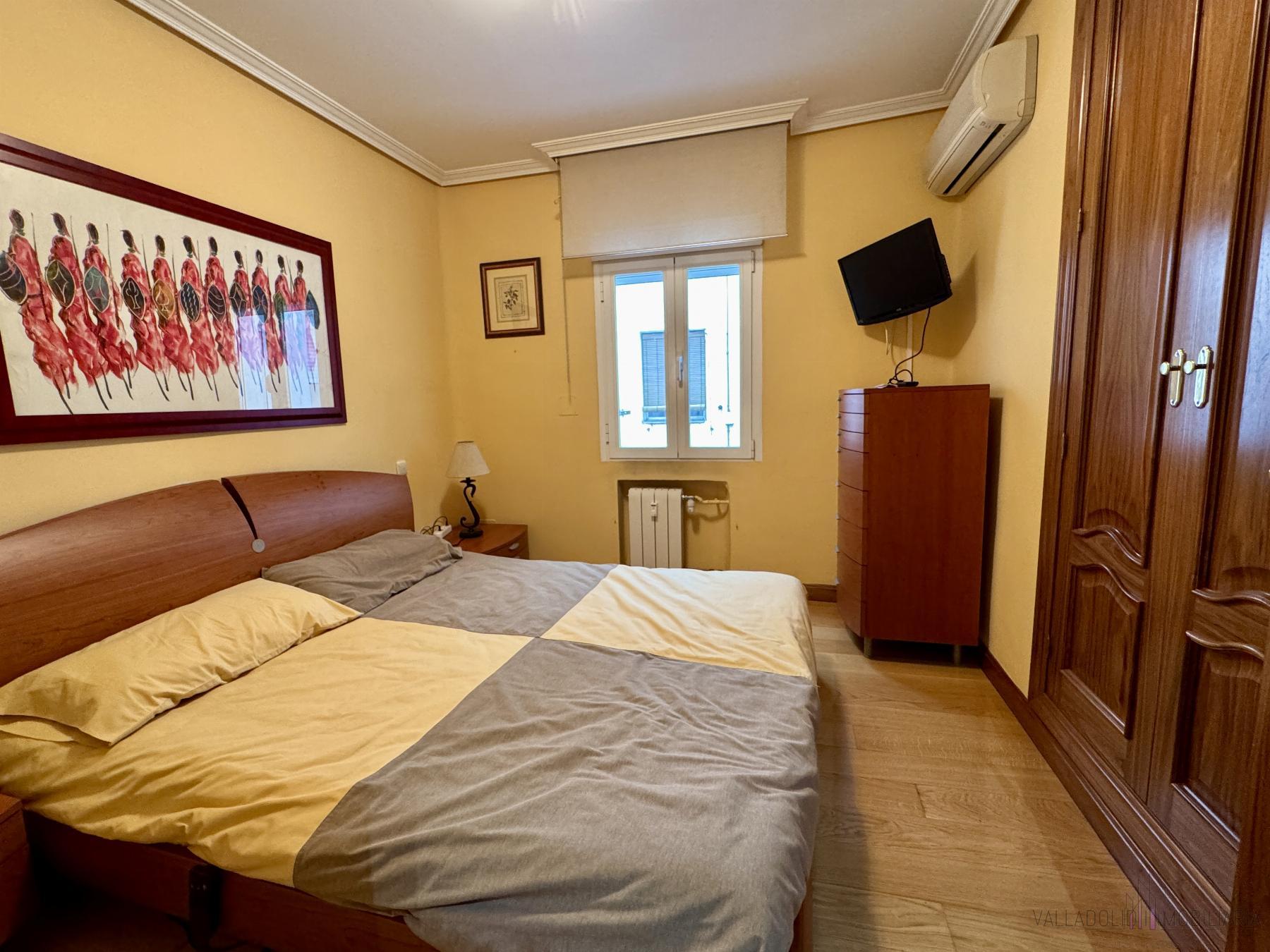 For sale of flat in Valladolid