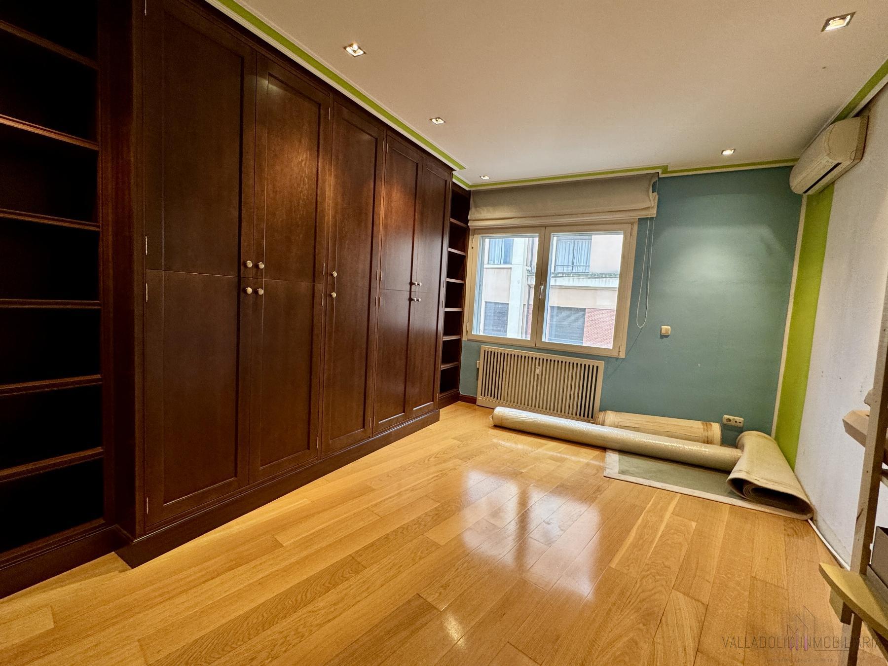 For sale of flat in Valladolid