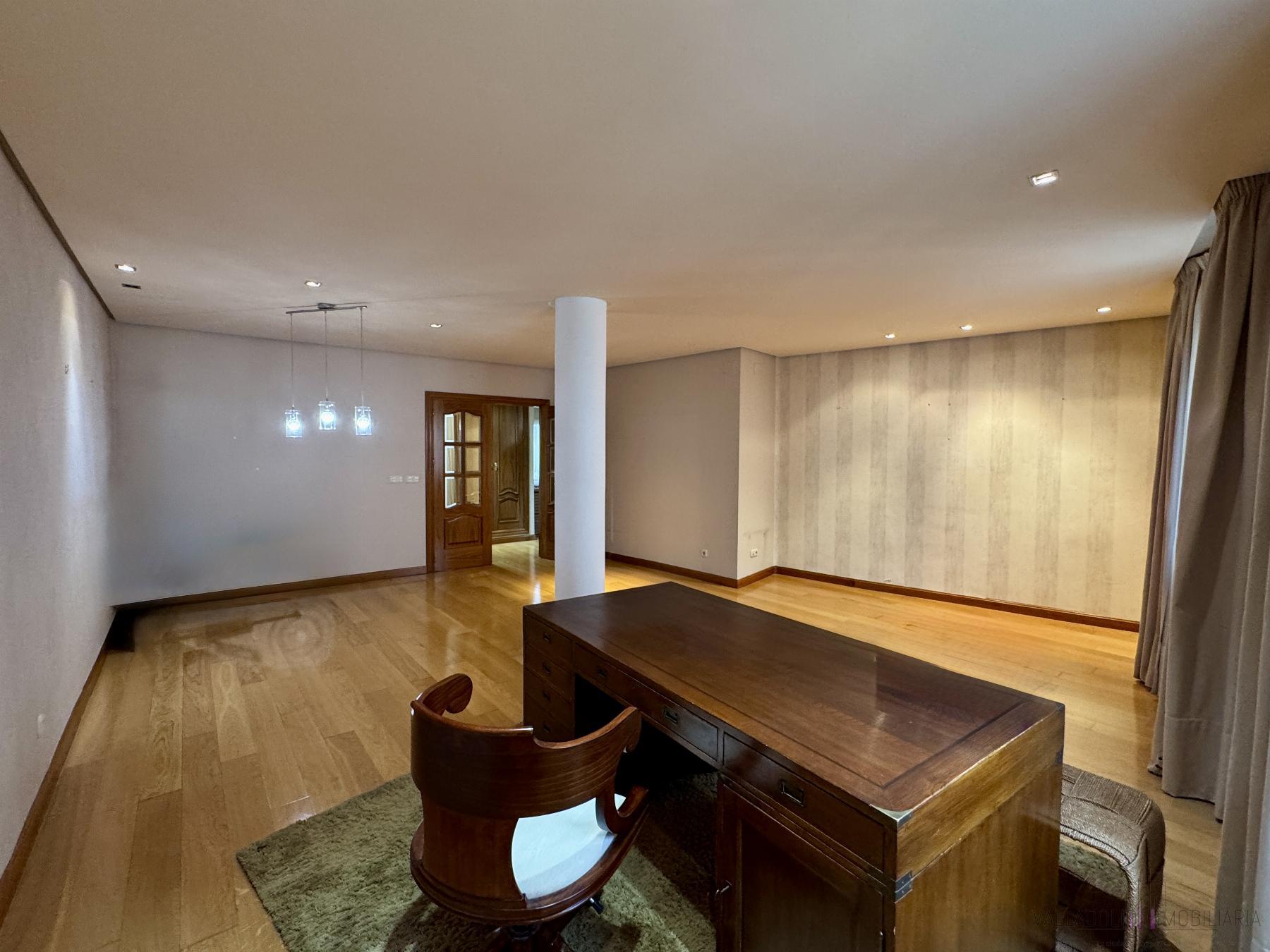 For sale of flat in Valladolid