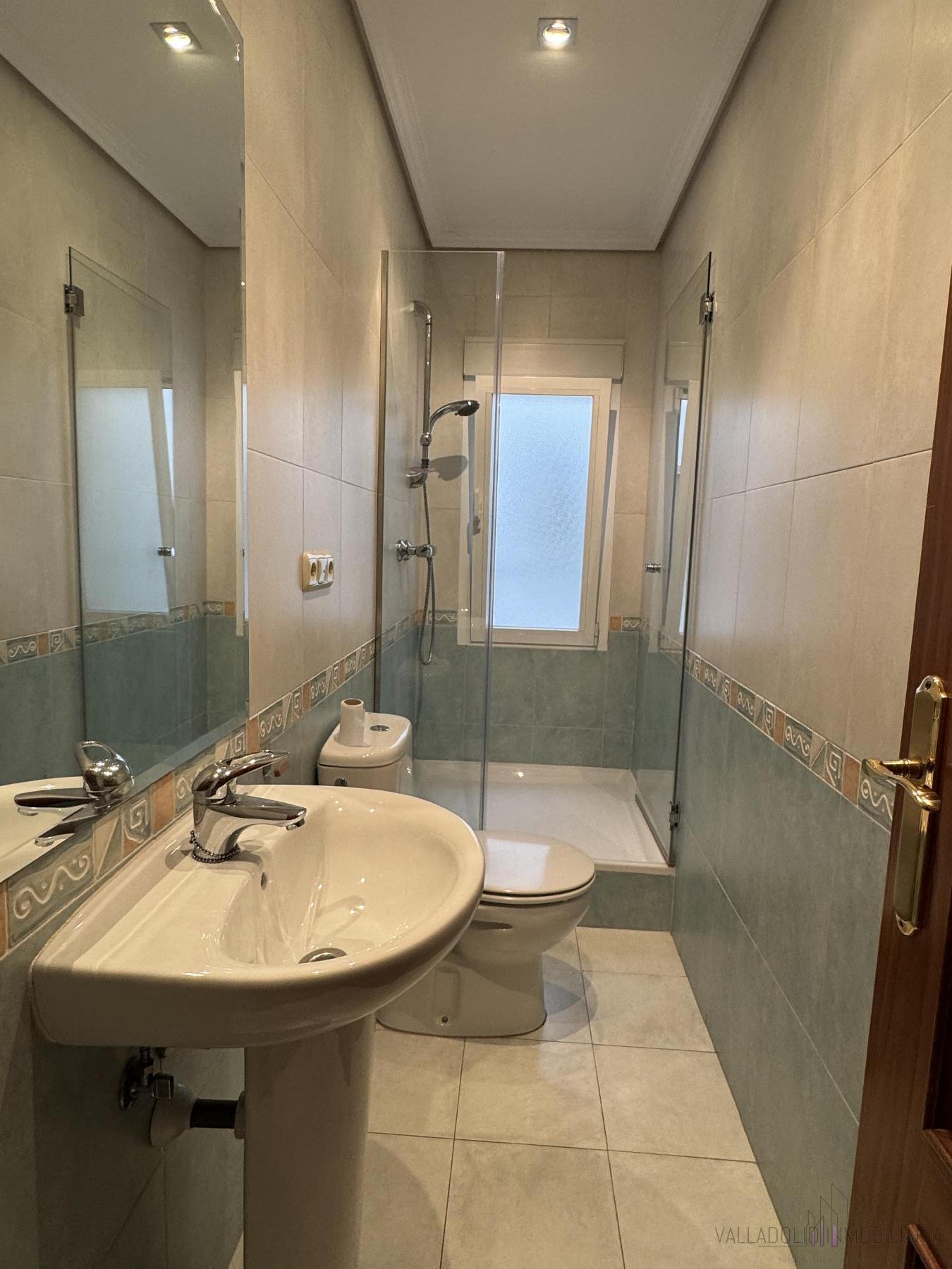 For sale of flat in Valladolid