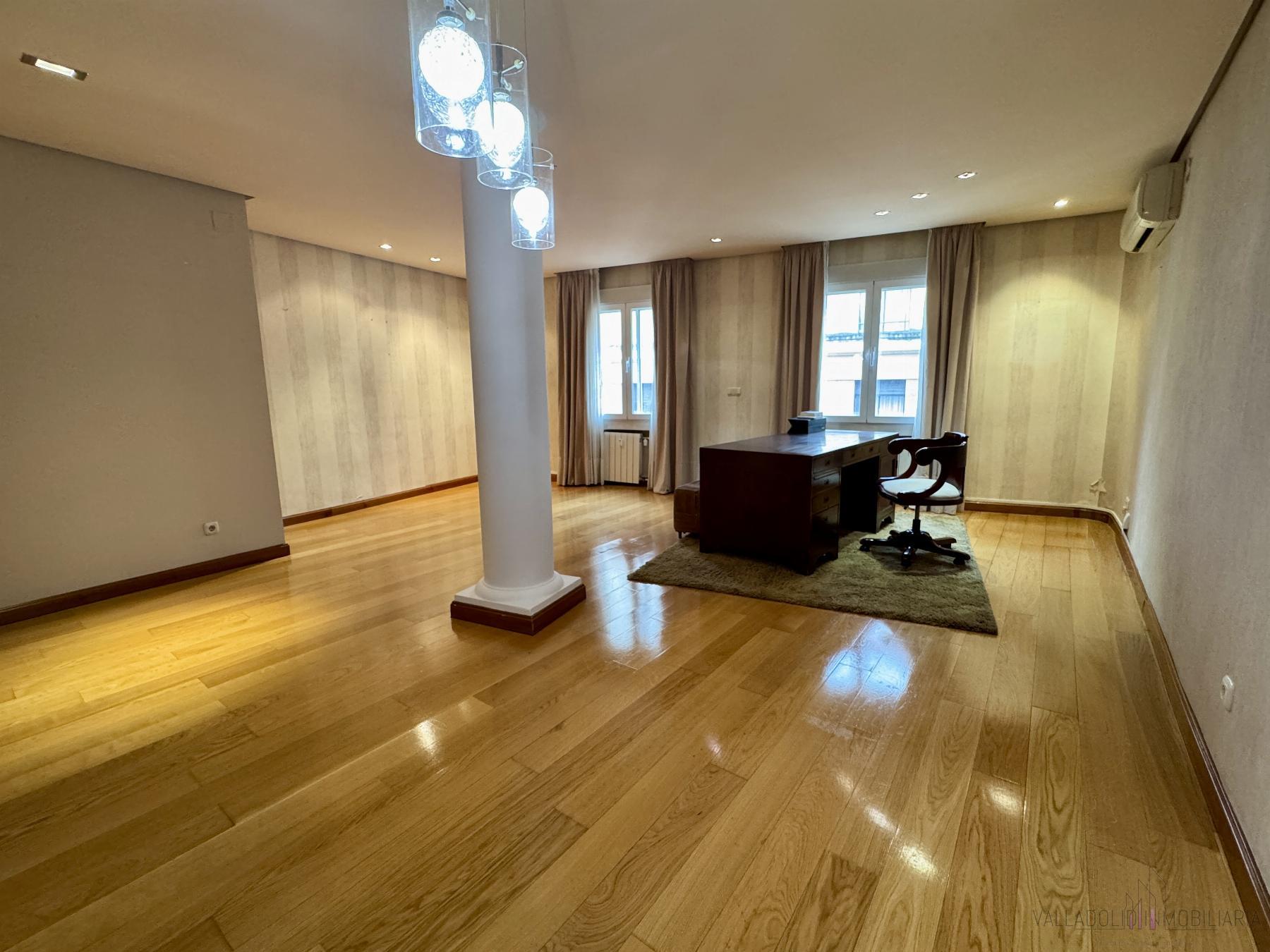 For sale of flat in Valladolid