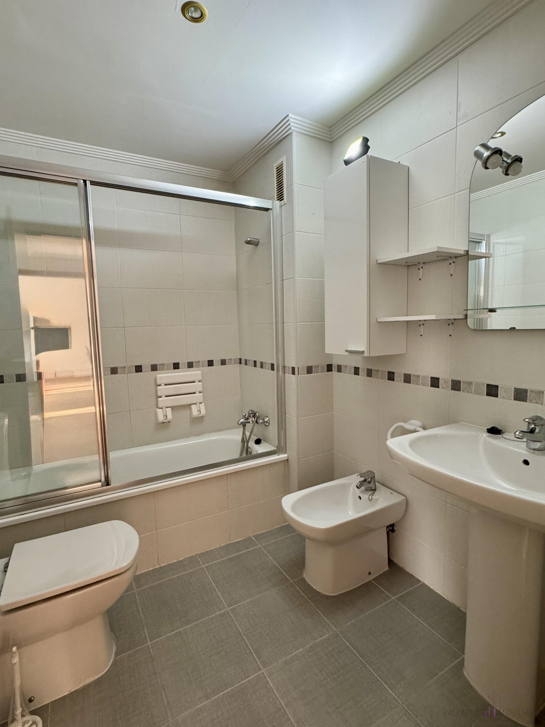 For sale of flat in Fuensaldaña