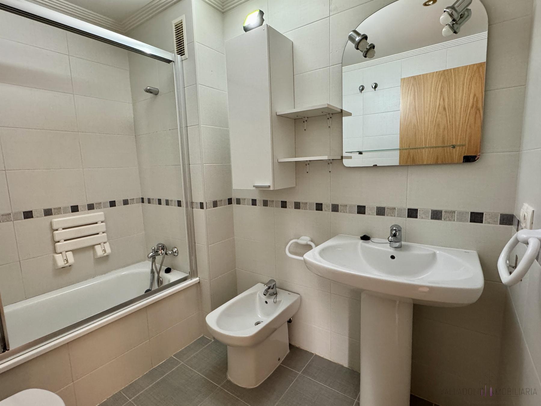For sale of flat in Fuensaldaña