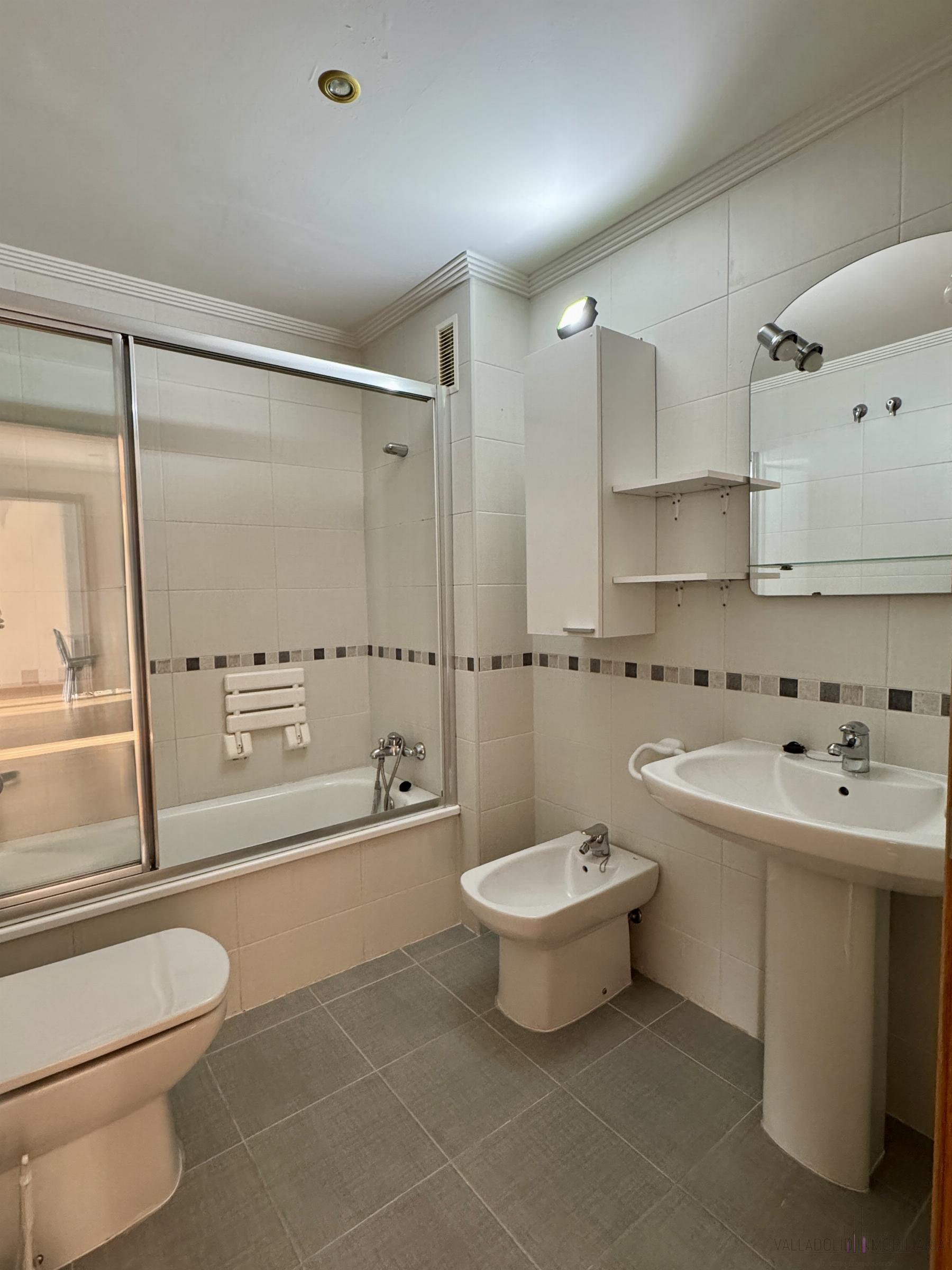For sale of flat in Fuensaldaña