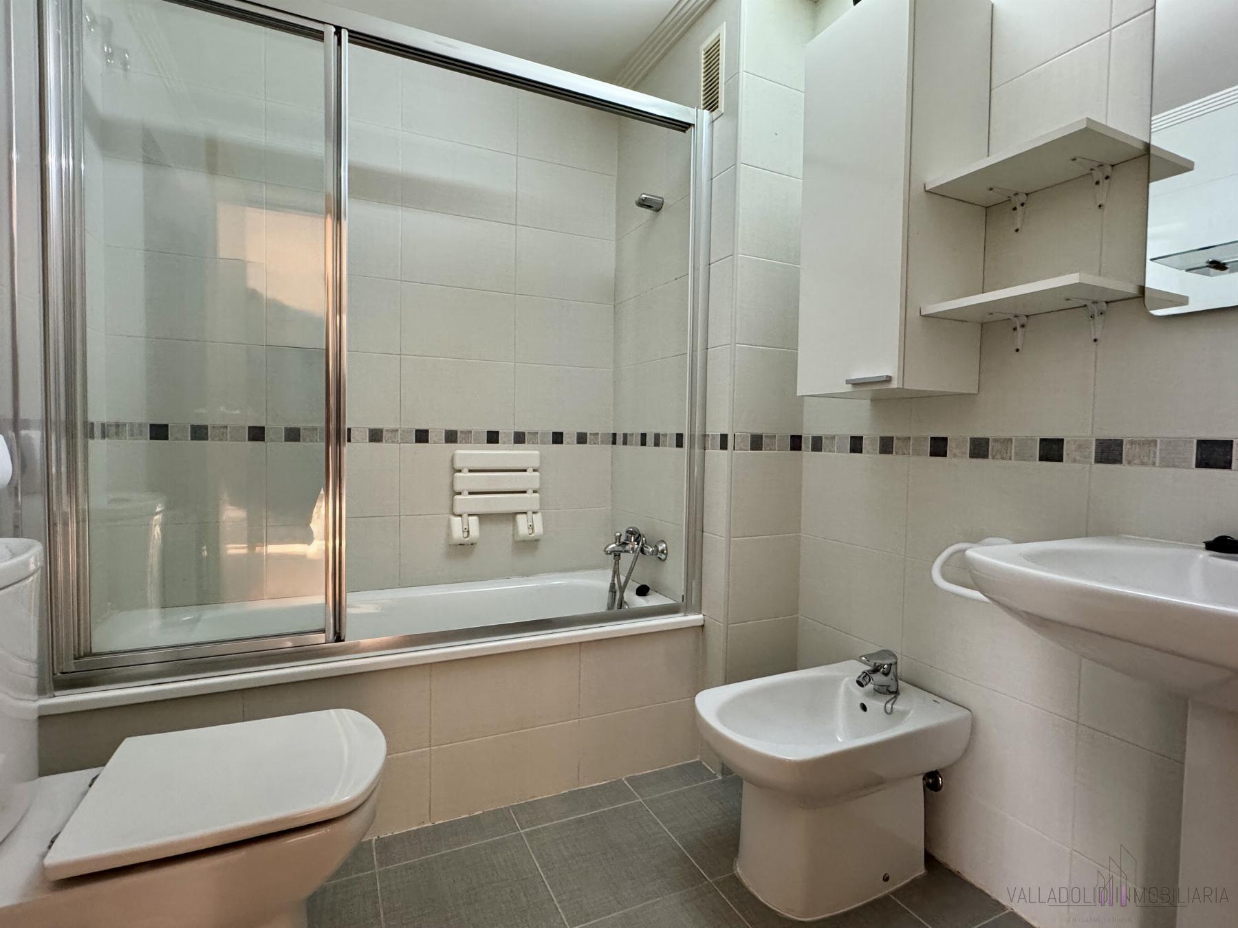 For sale of flat in Fuensaldaña