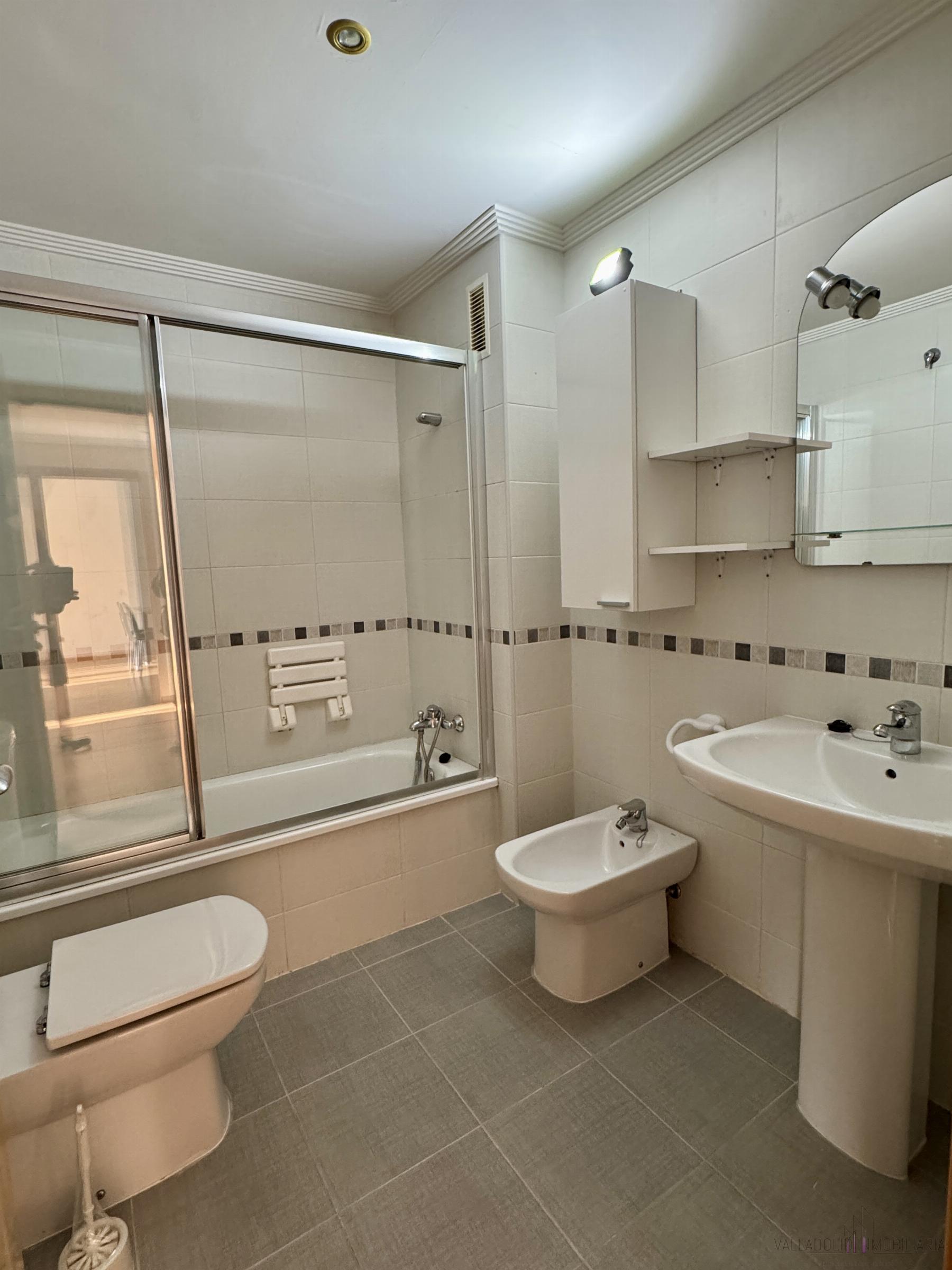 For sale of flat in Fuensaldaña