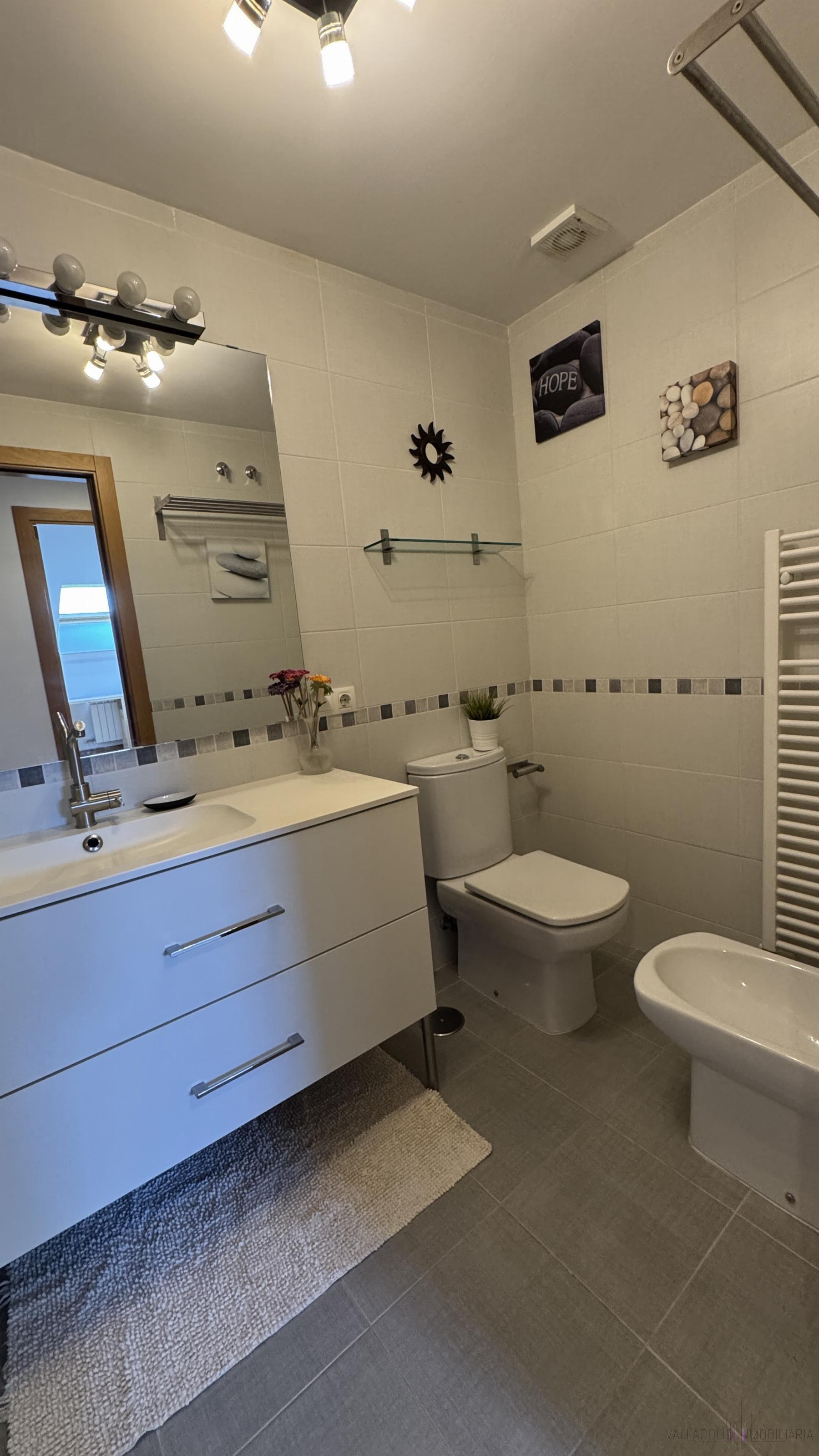 For sale of flat in Fuensaldaña