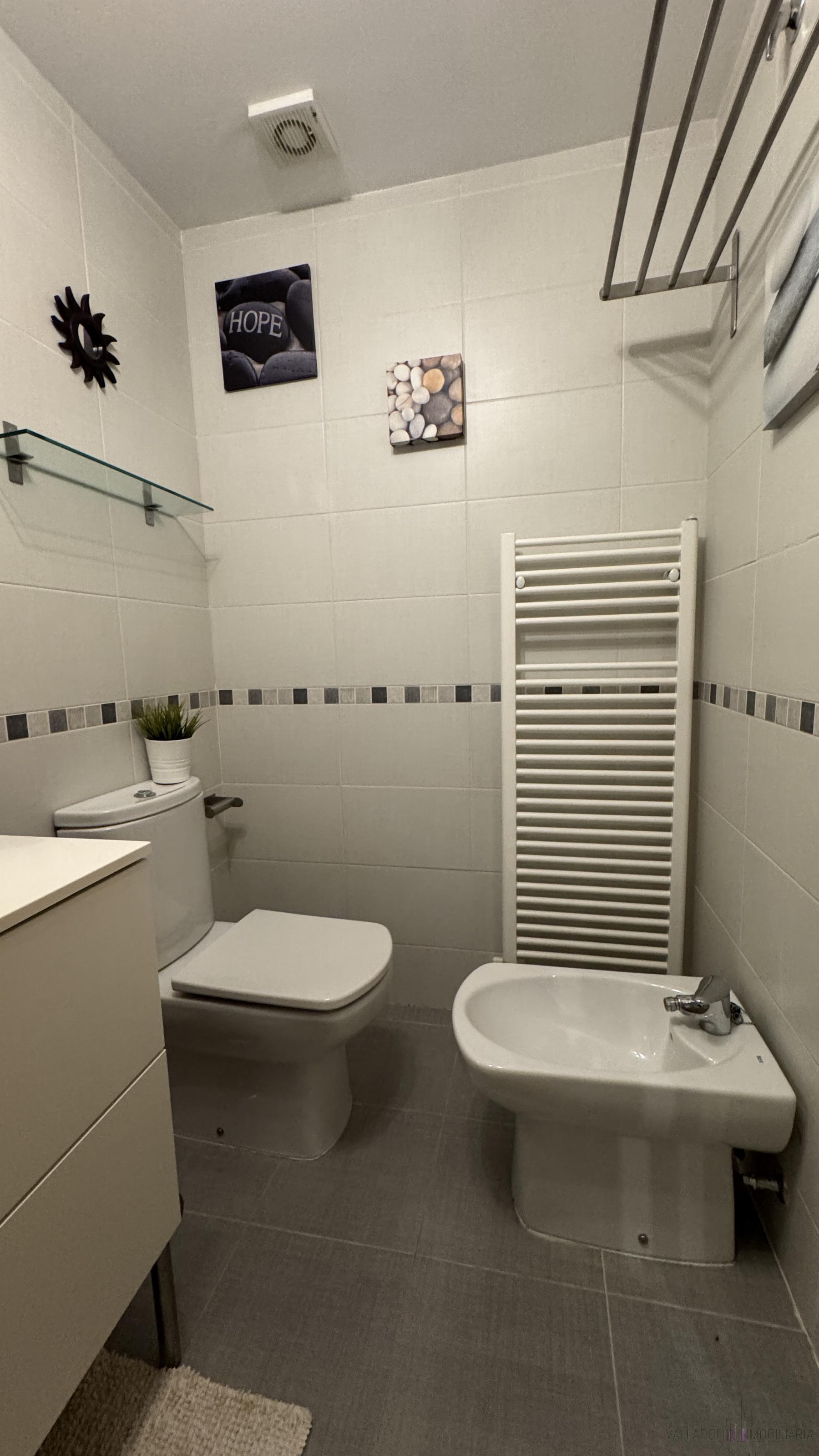 For sale of flat in Fuensaldaña