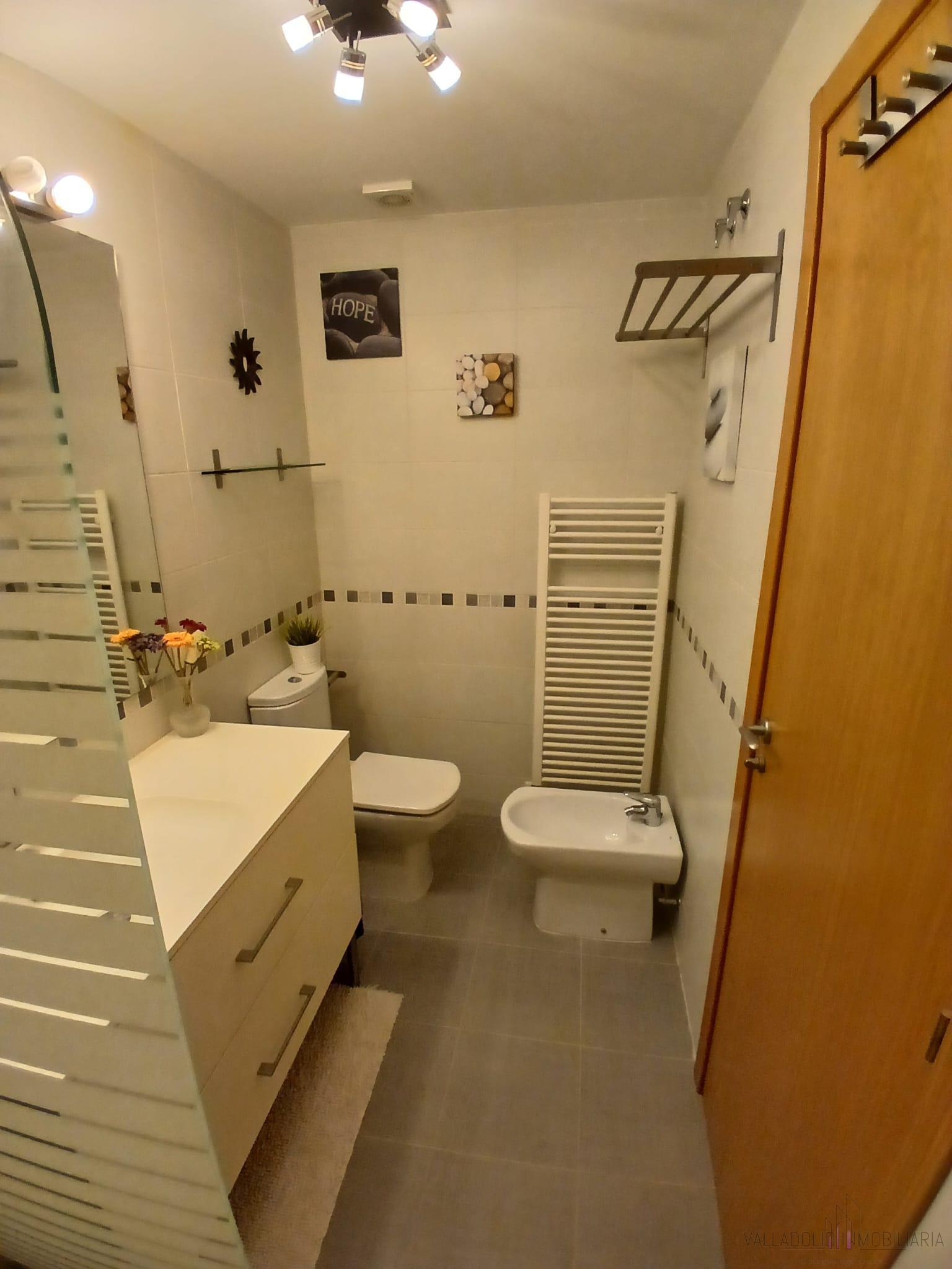 For sale of flat in Fuensaldaña