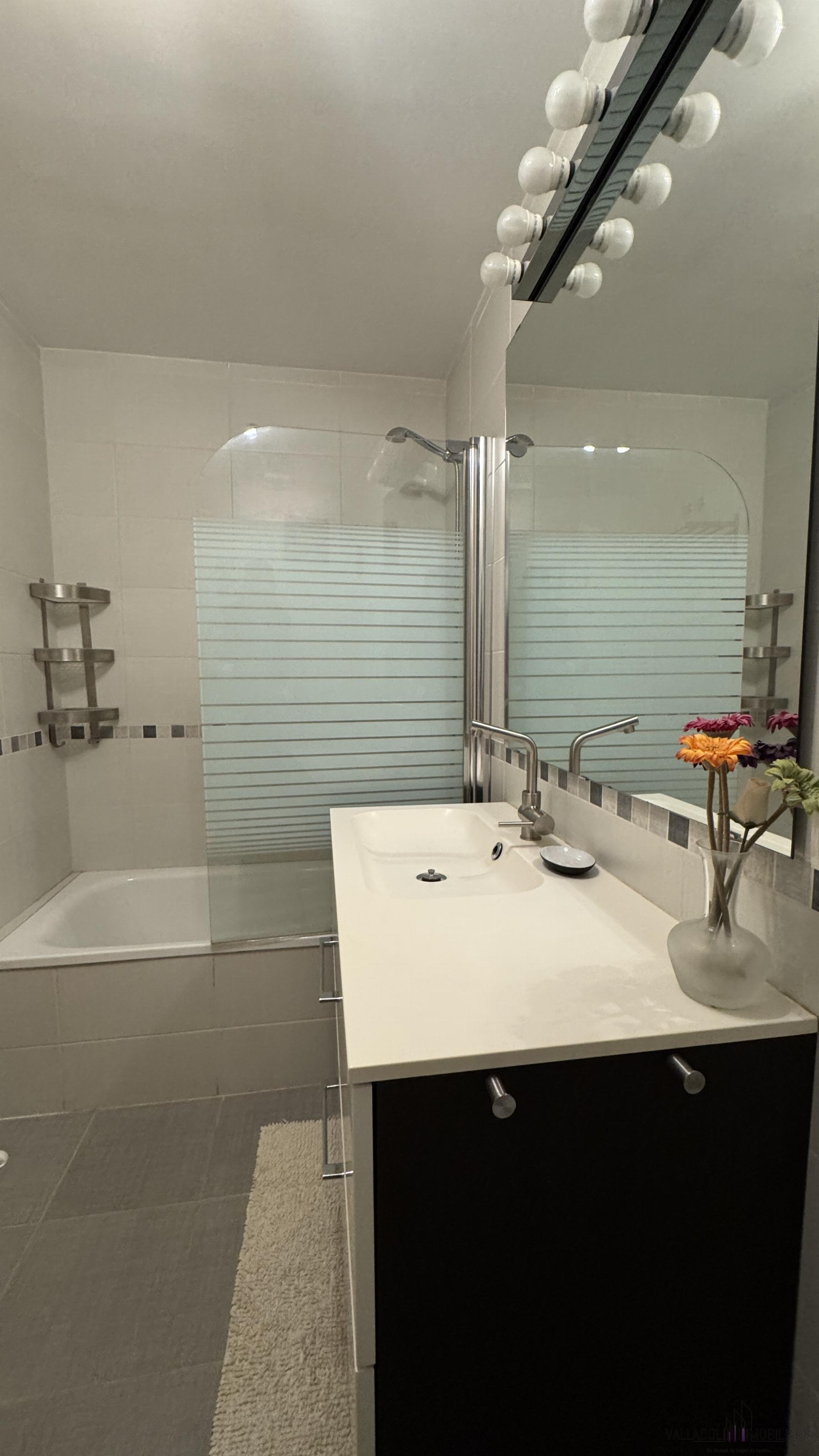 For sale of flat in Fuensaldaña