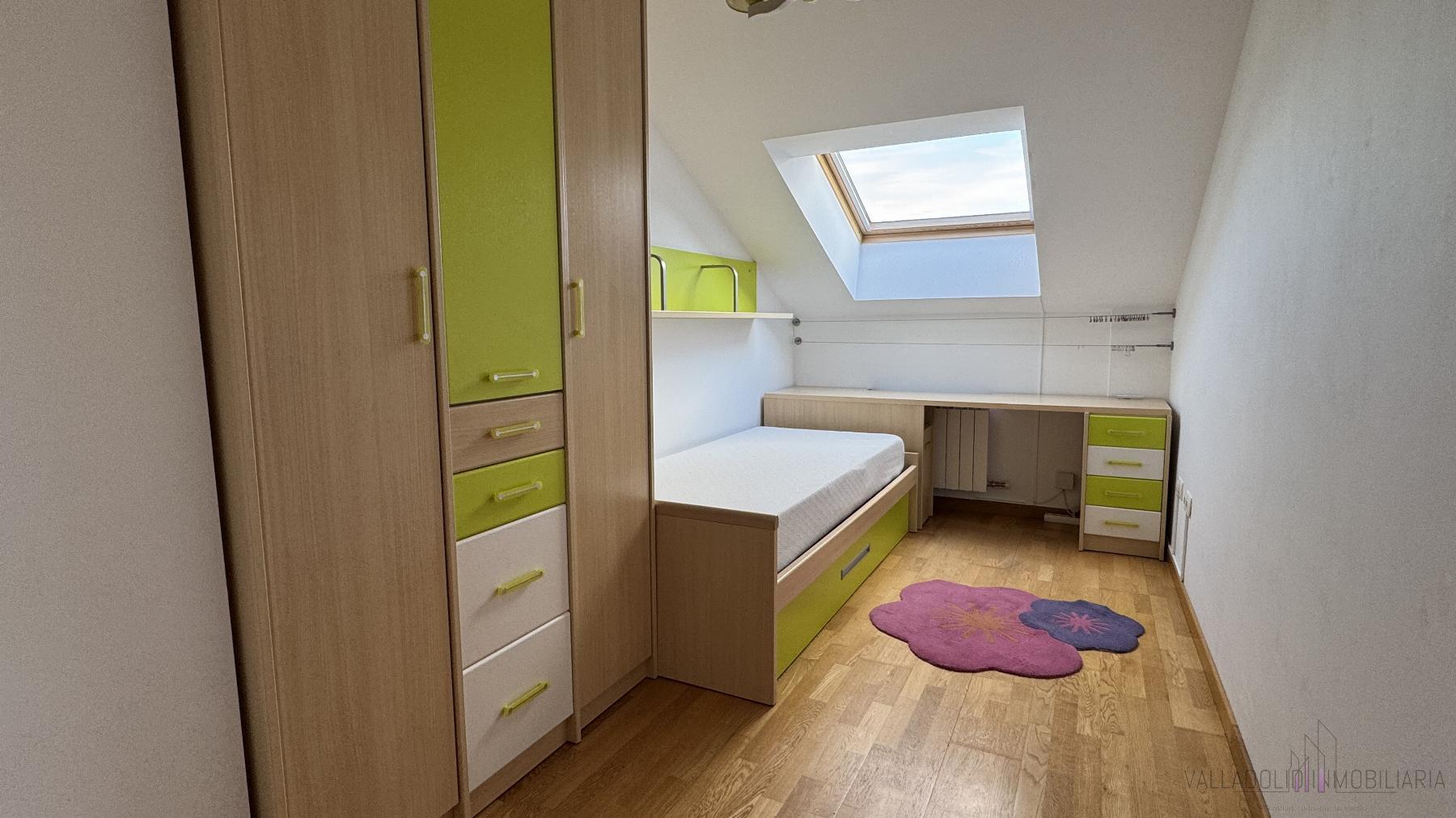 For sale of flat in Fuensaldaña