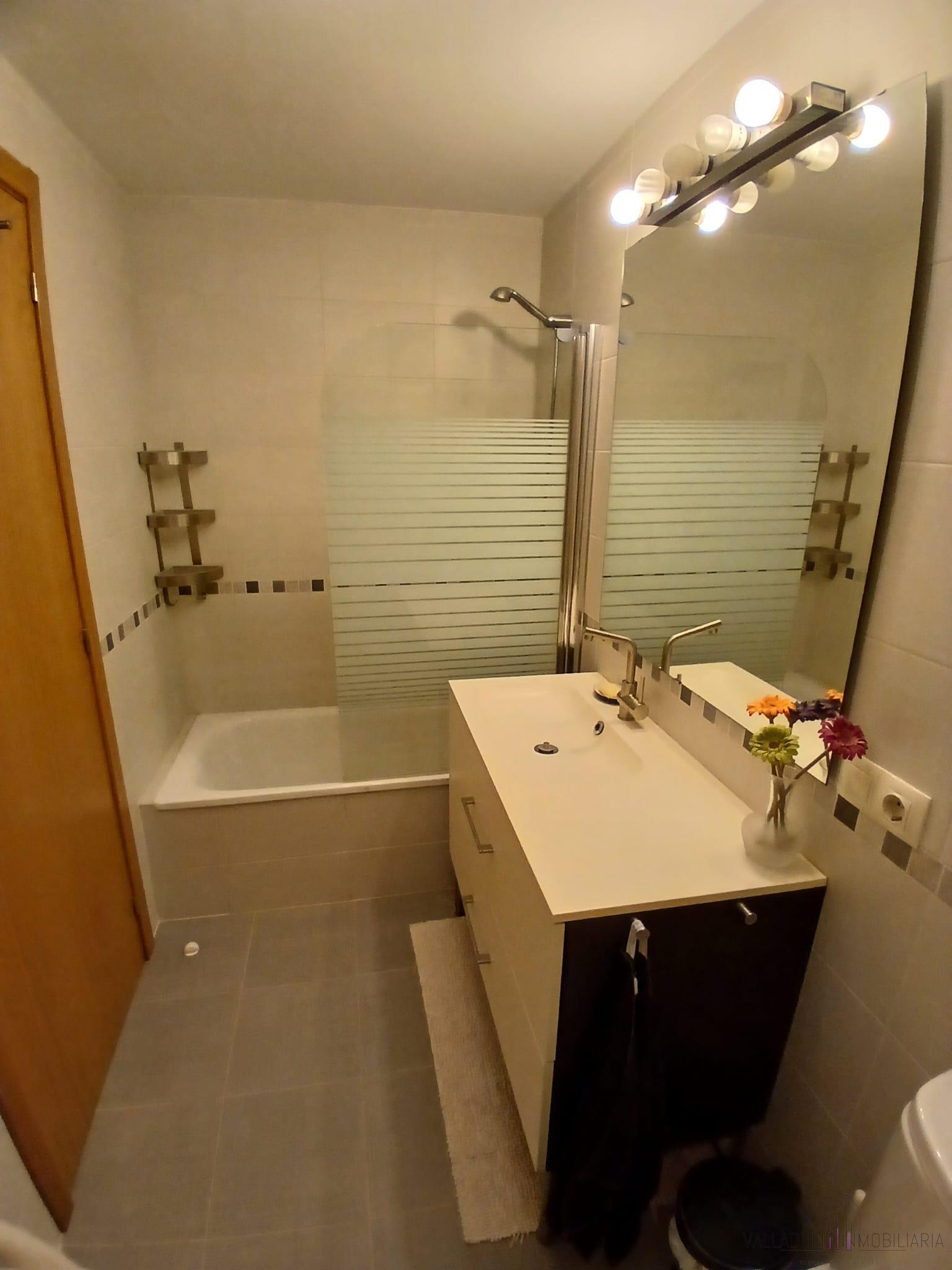 For sale of flat in Fuensaldaña