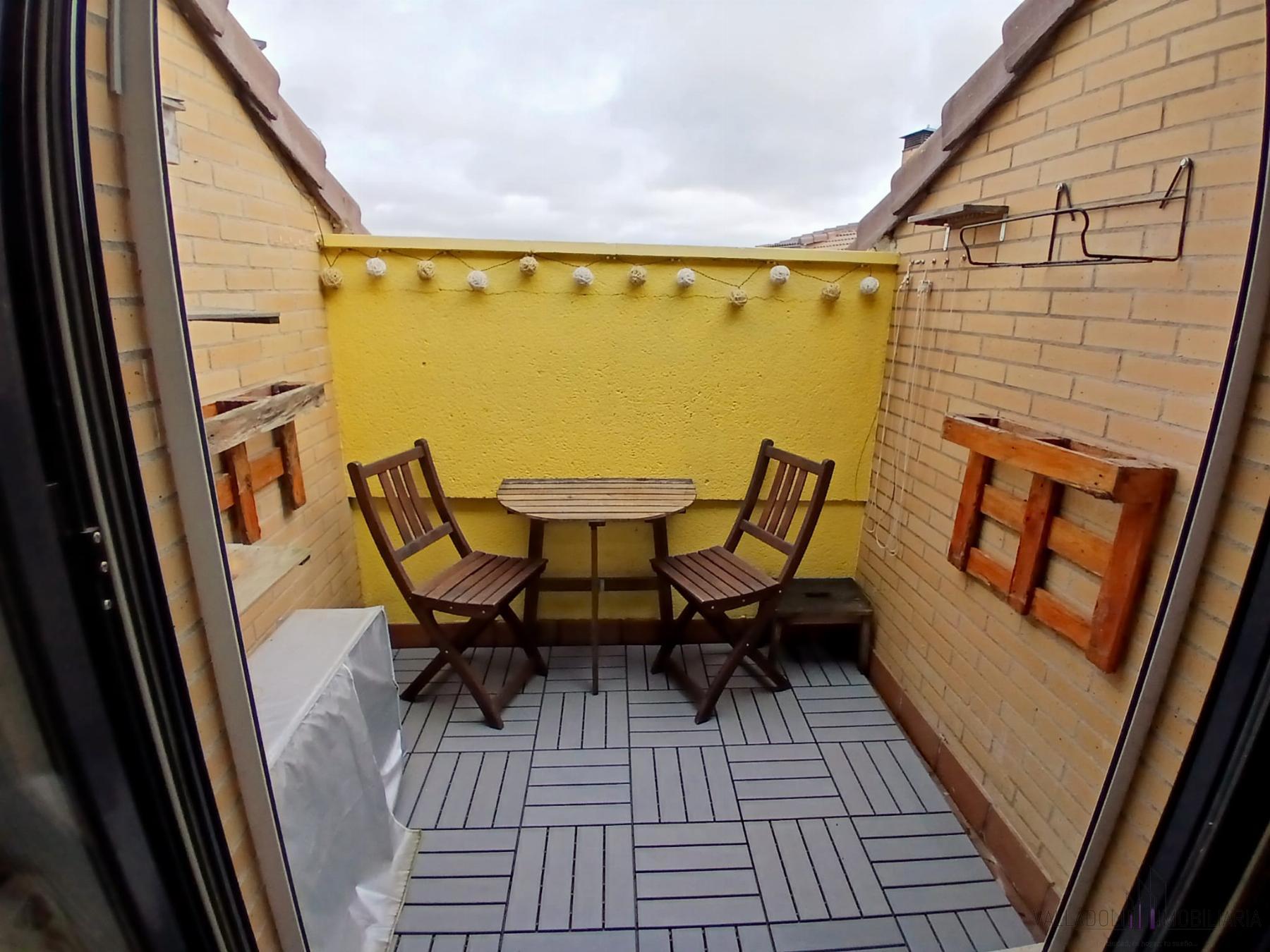 For sale of flat in Fuensaldaña
