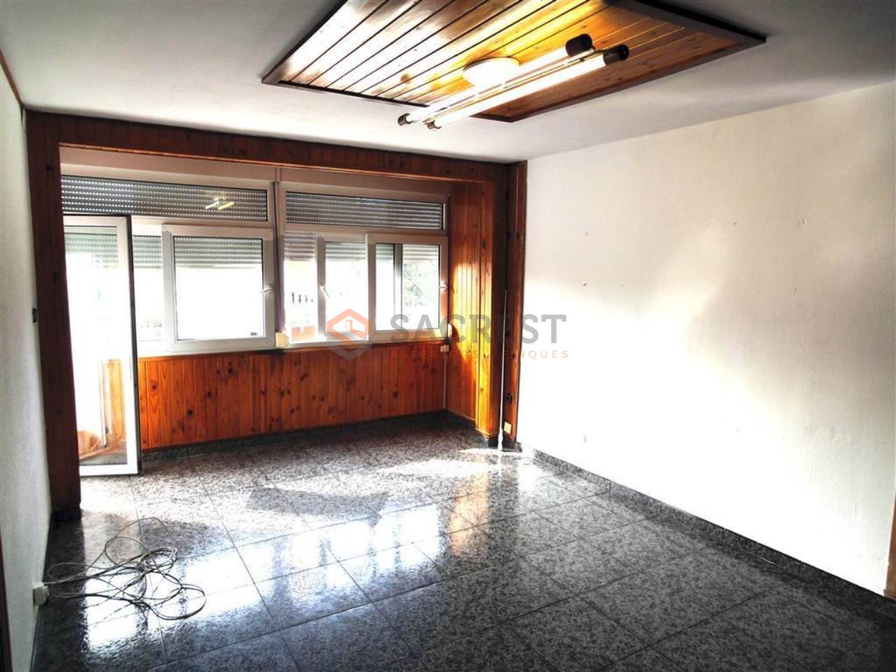 For sale of flat in La Llagosta