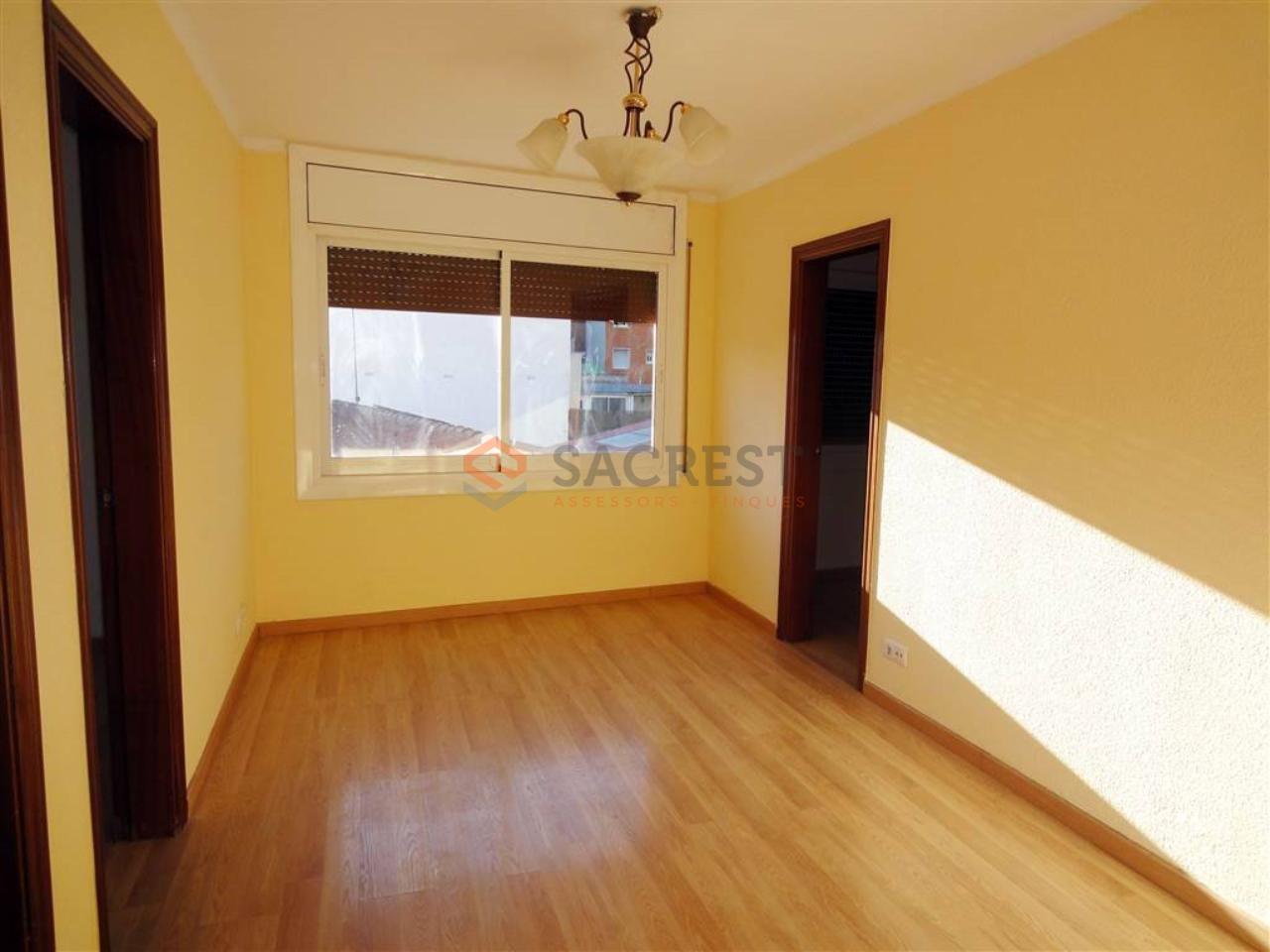 For sale of flat in Mollet del Vallès