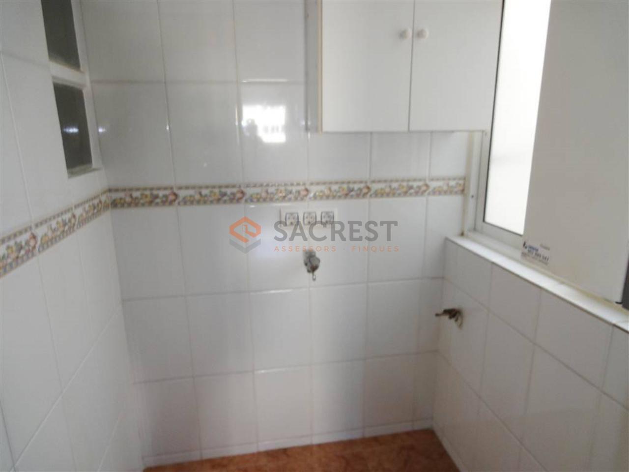 For sale of flat in La Llagosta