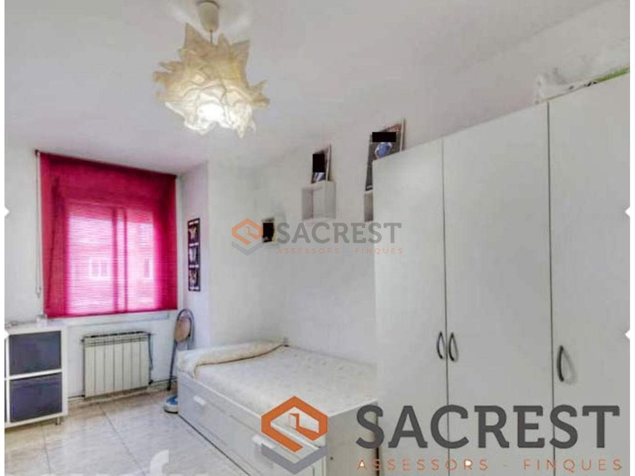 For sale of flat in Mollet del Vallès