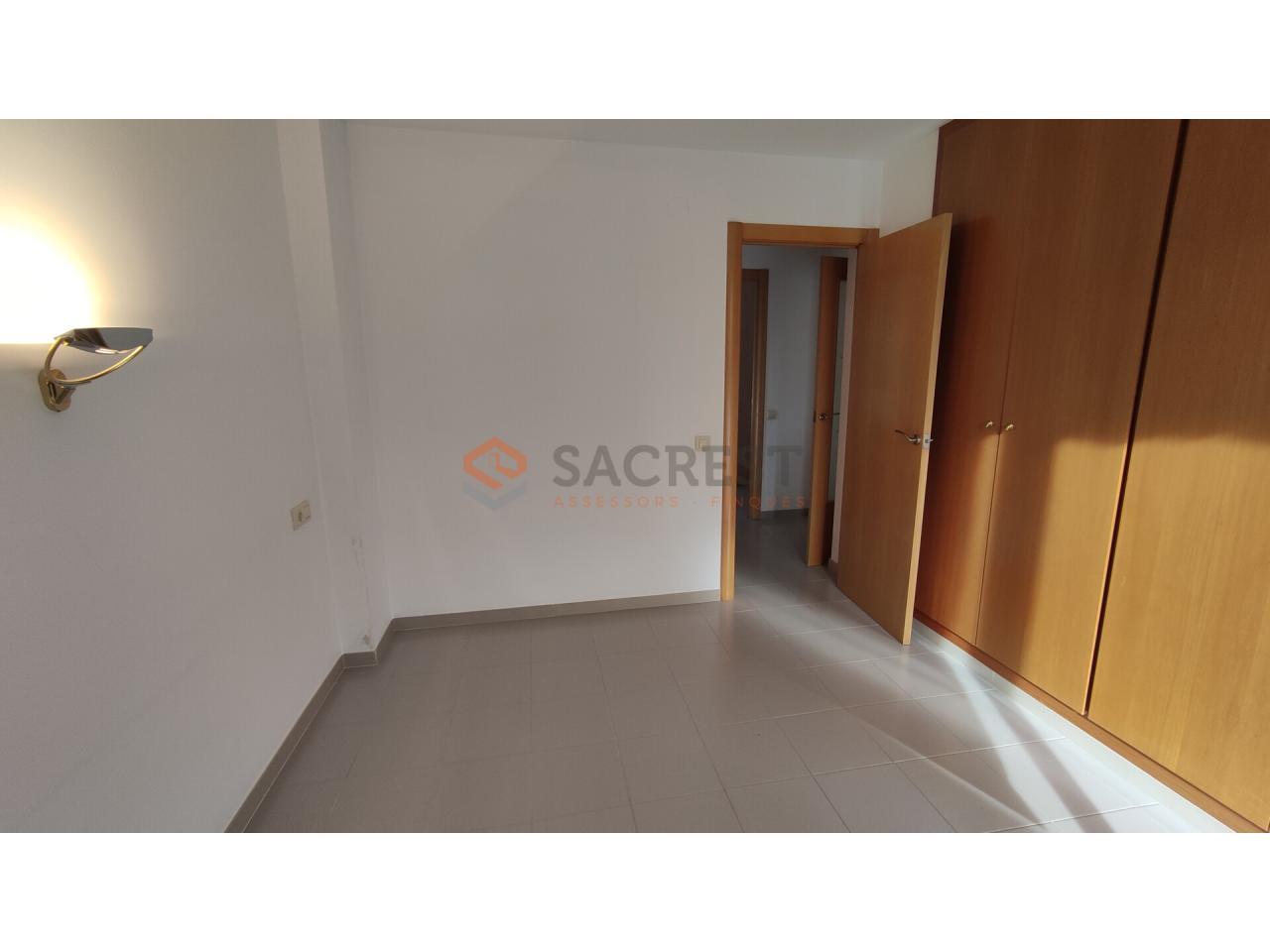 For sale of flat in Mollet del Vallès