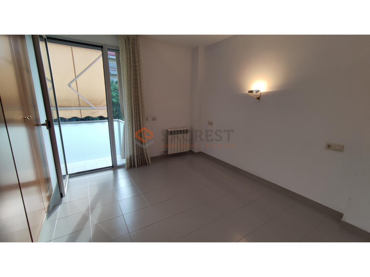 For sale of flat in Mollet del Vallès