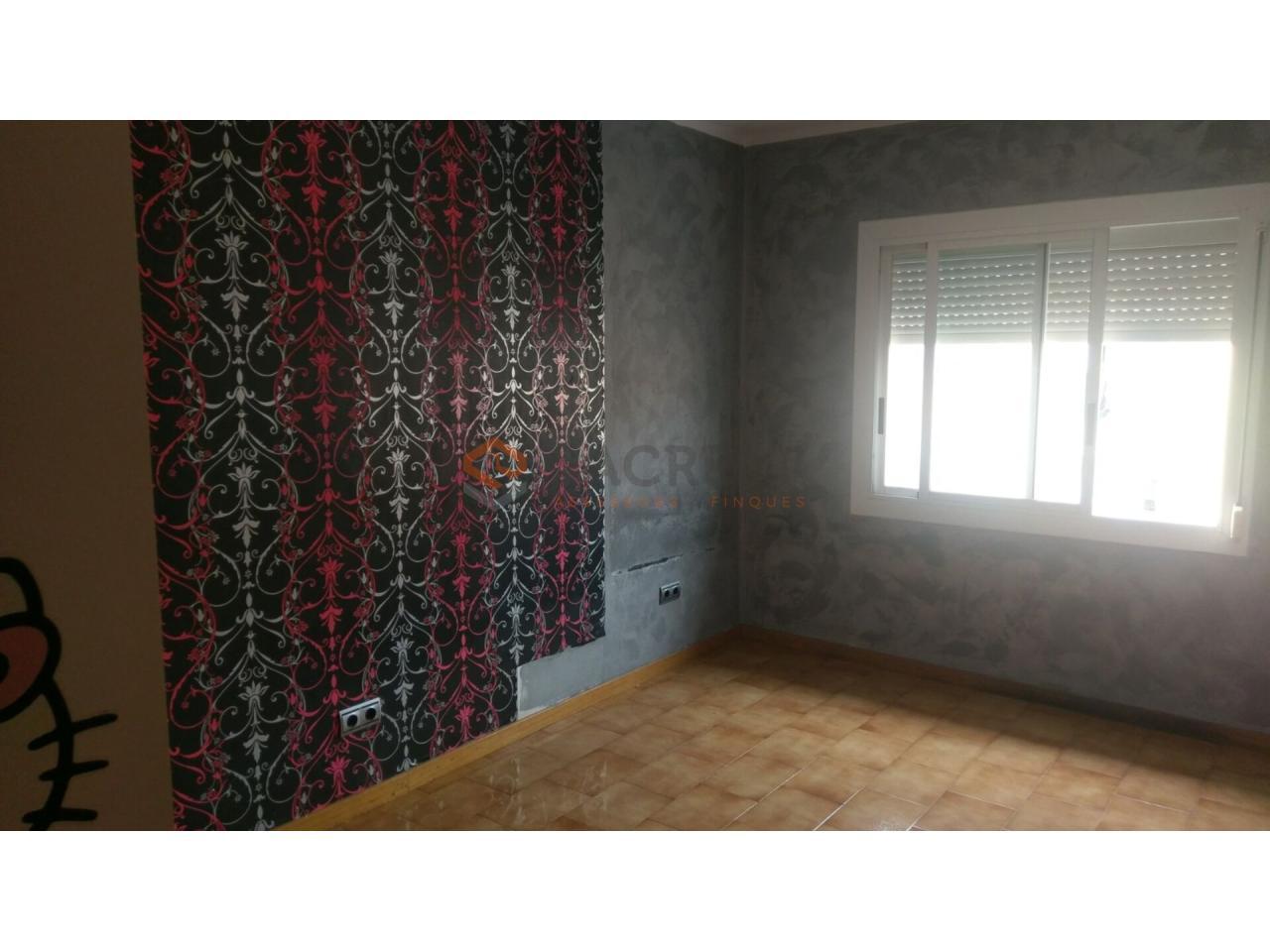 For sale of flat in Mollet del Vallès