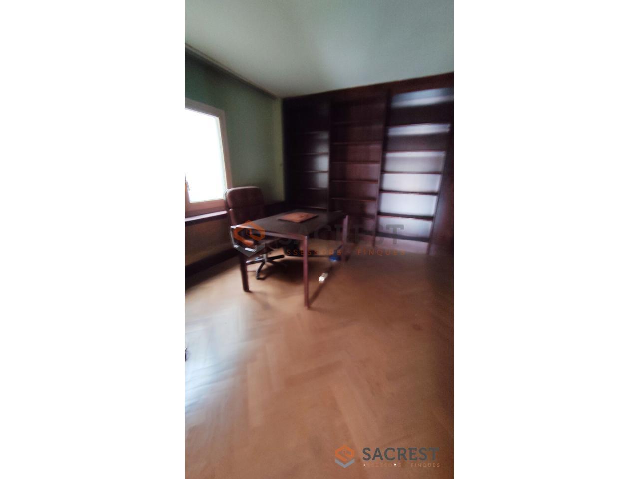 For sale of penthouse in La Llagosta