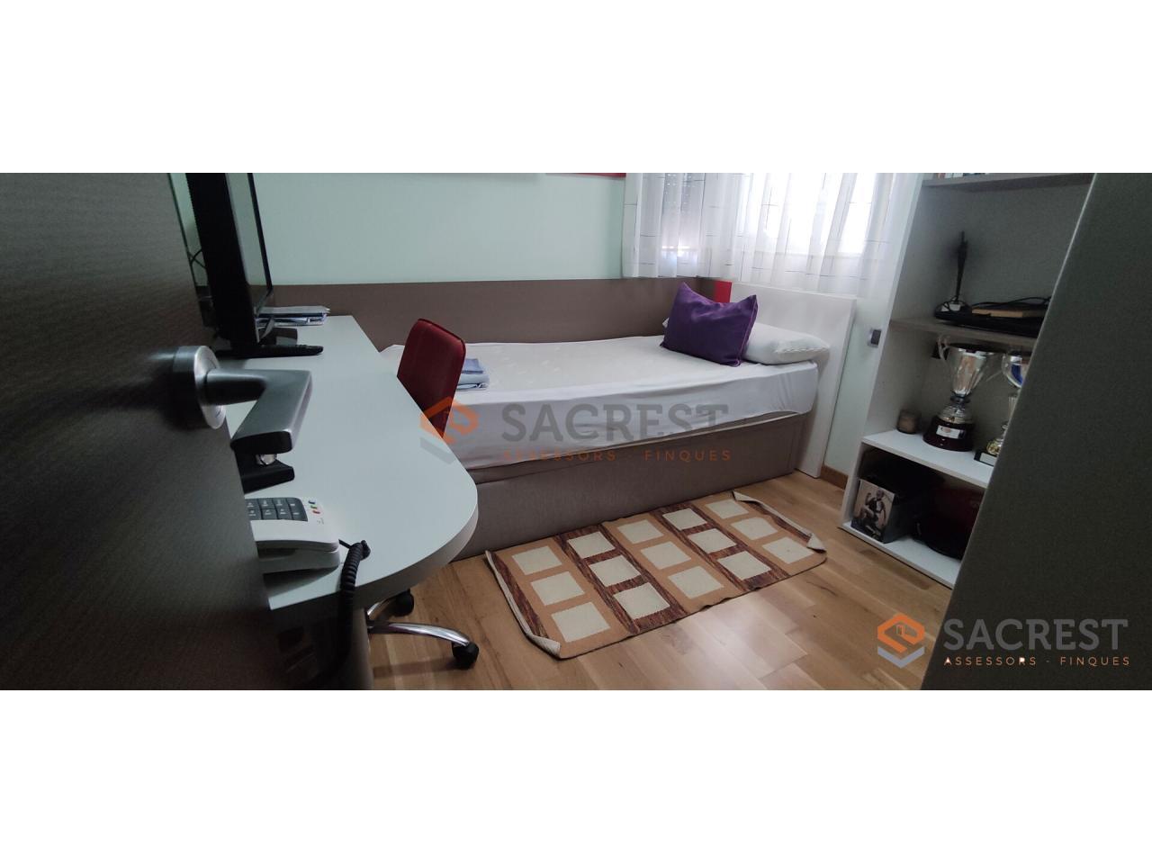 For sale of flat in Mollet del Vallès