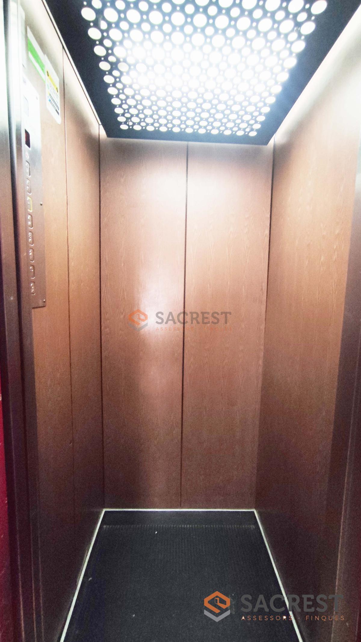 For sale of flat in Mollet del Vallès
