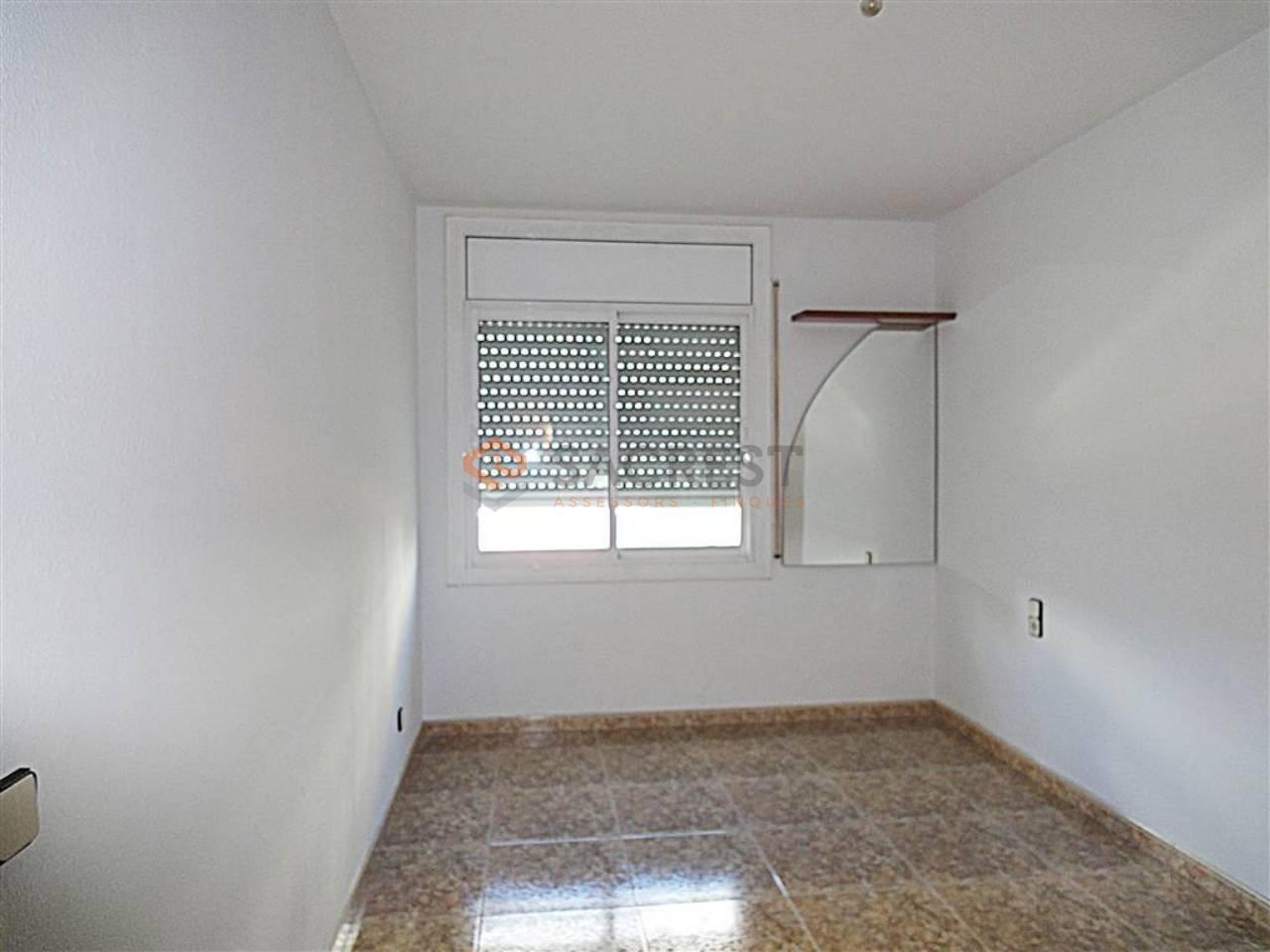 For sale of flat in Mollet del Vallès