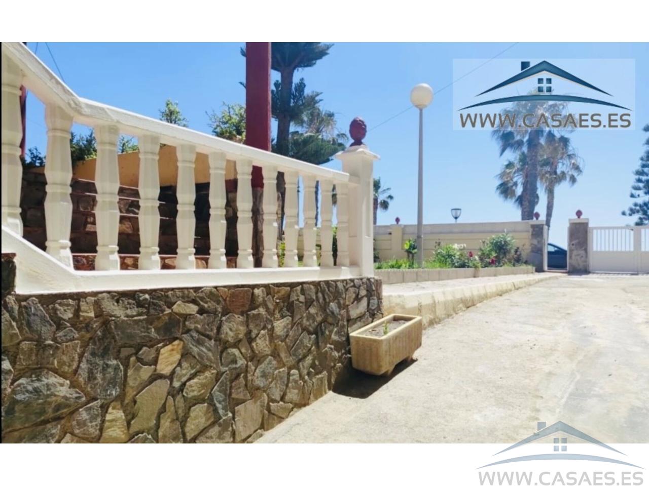 For rent of chalet in Roquetas de Mar