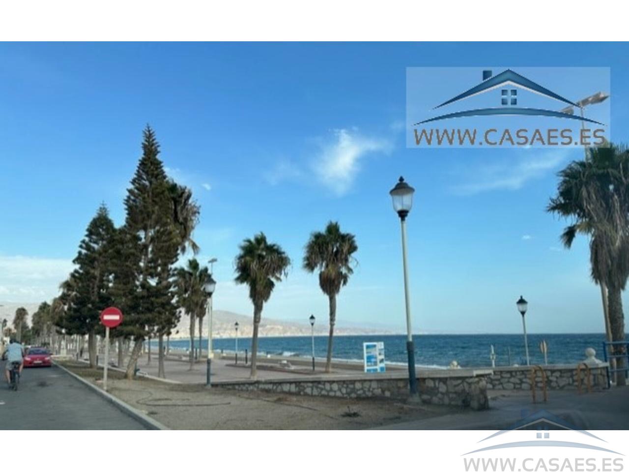 For rent of chalet in Roquetas de Mar