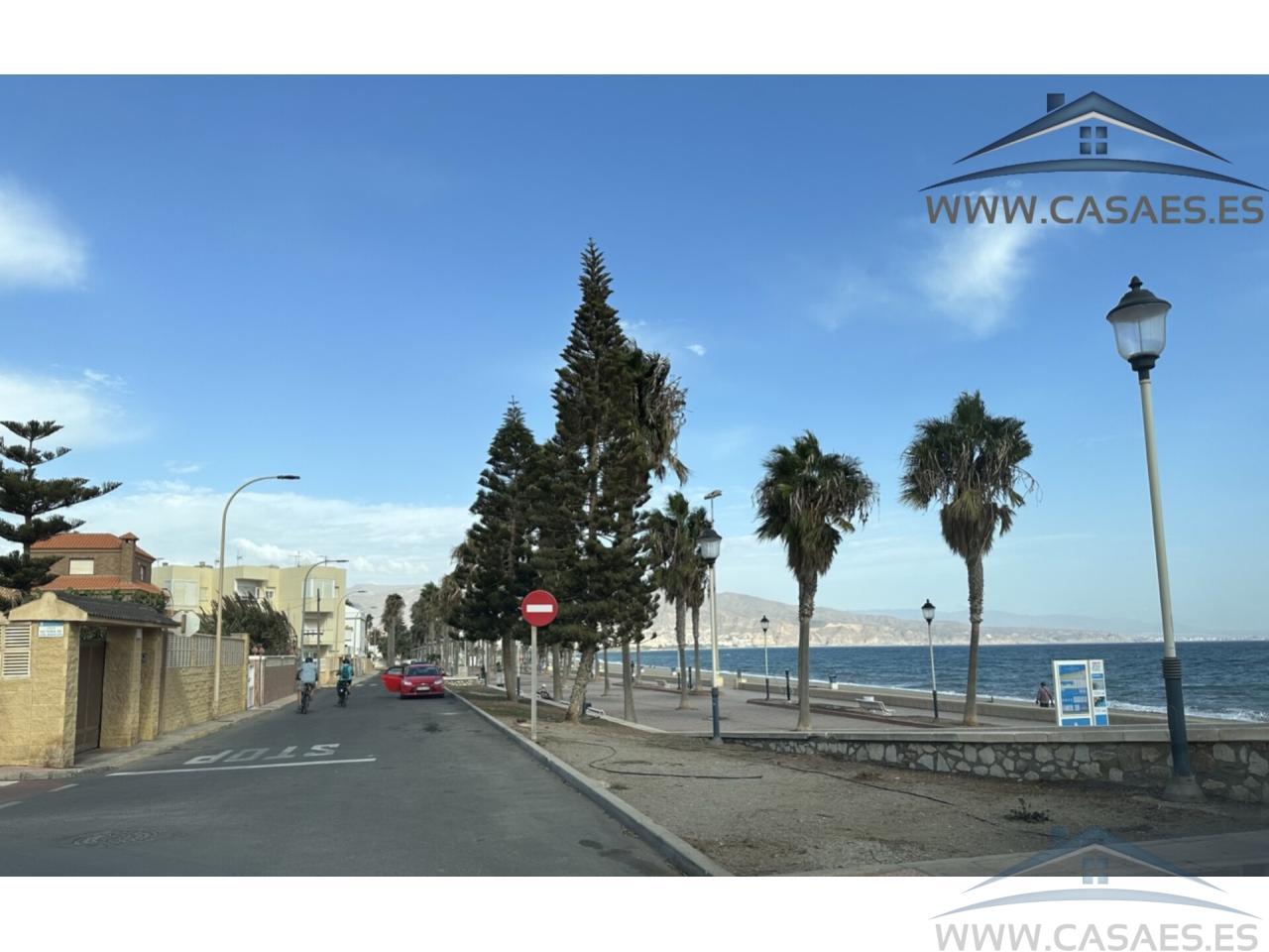 For rent of chalet in Roquetas de Mar