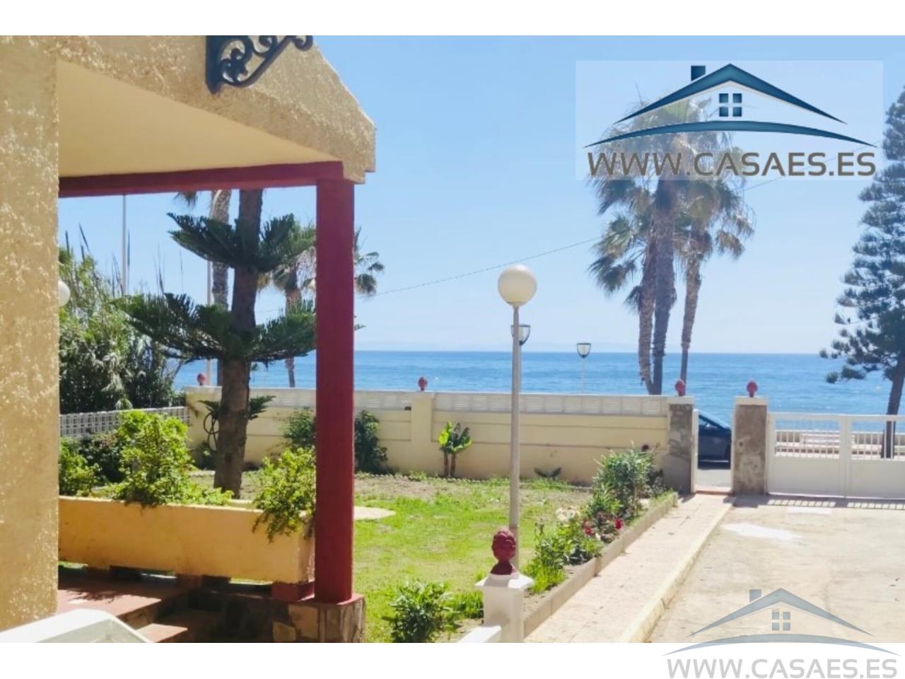For rent of chalet in Roquetas de Mar
