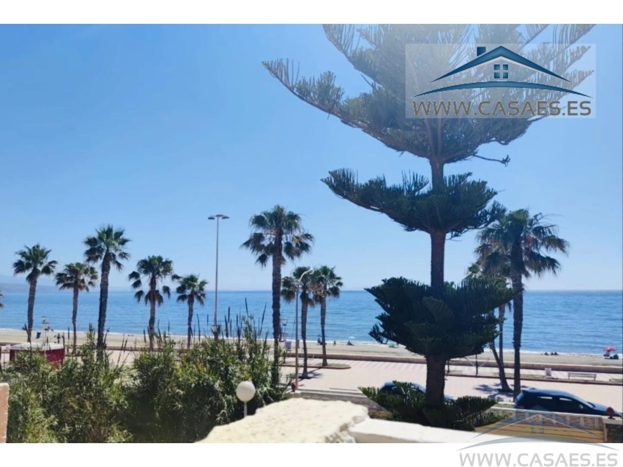 For rent of chalet in Roquetas de Mar