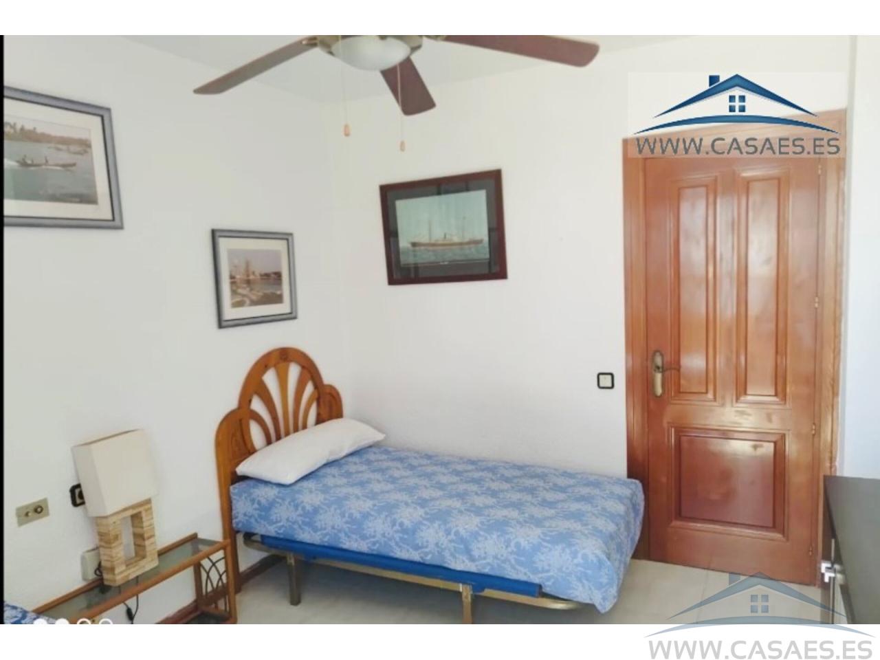 For rent of chalet in Roquetas de Mar
