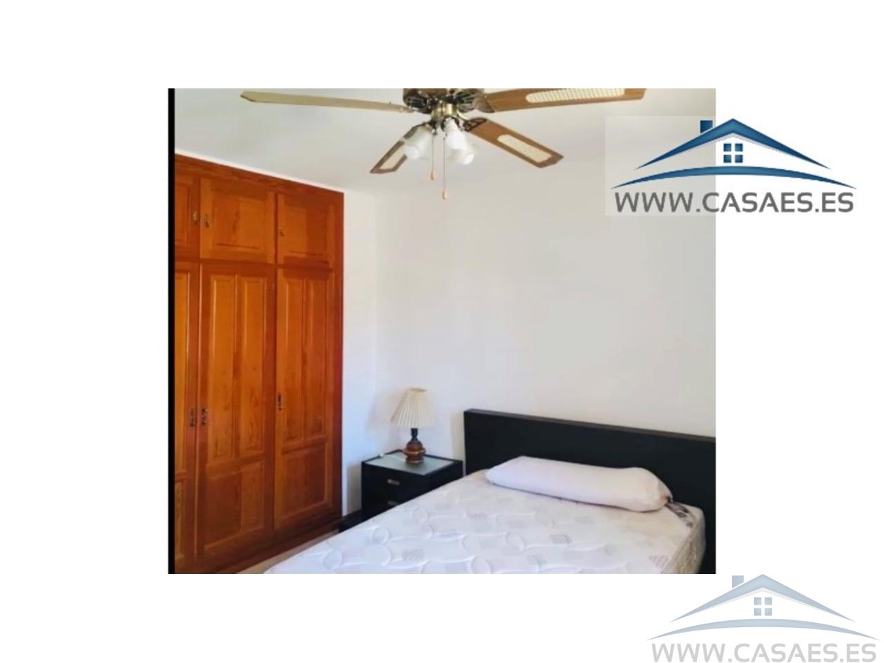 For rent of chalet in Roquetas de Mar