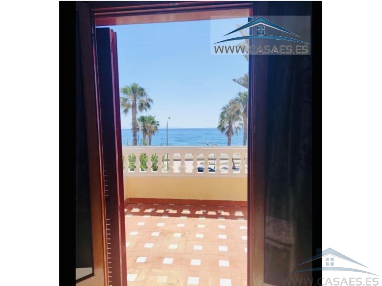 For rent of chalet in Roquetas de Mar