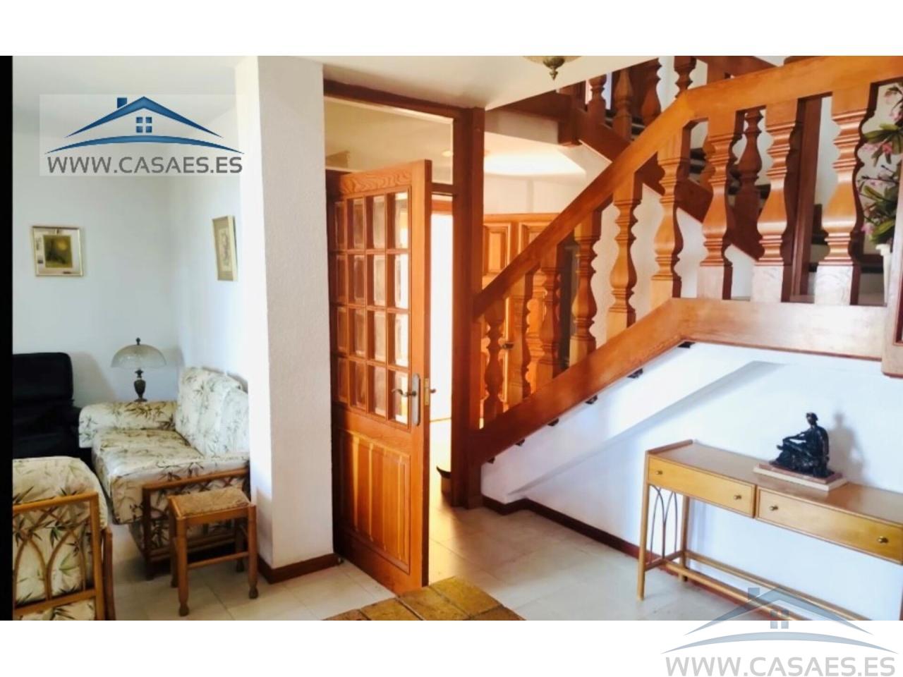 For rent of chalet in Roquetas de Mar