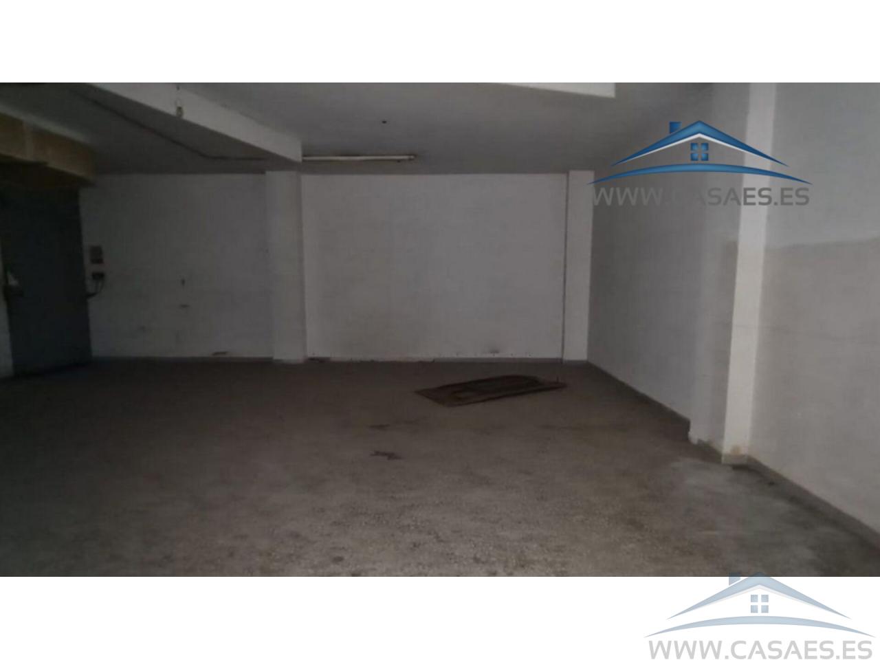 For rent of commercial in Roquetas de Mar
