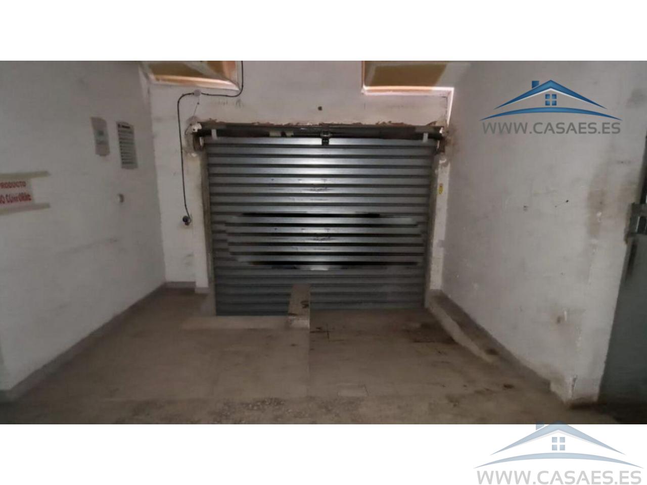 For rent of commercial in Roquetas de Mar