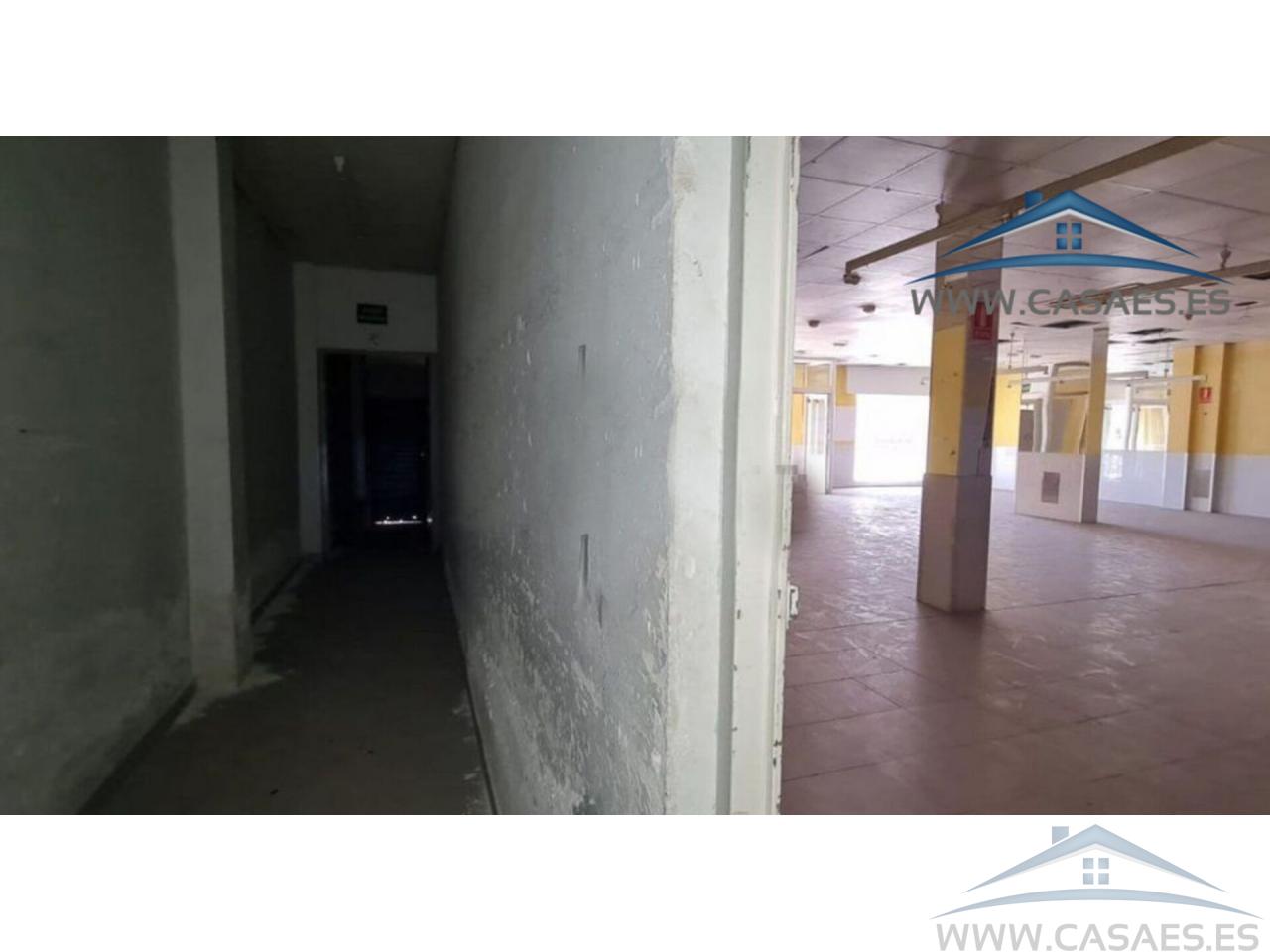 For rent of commercial in Roquetas de Mar