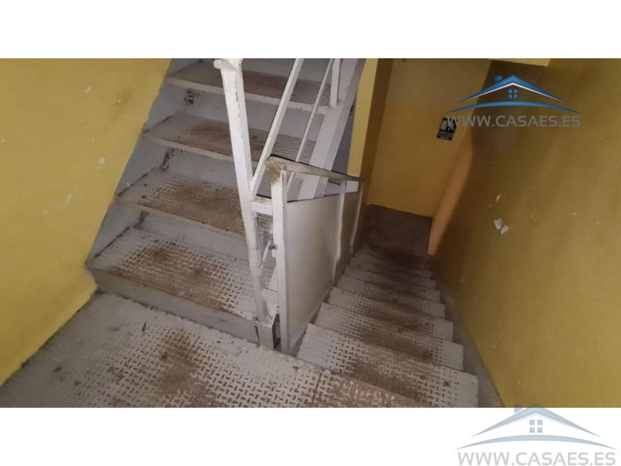 For rent of commercial in Roquetas de Mar