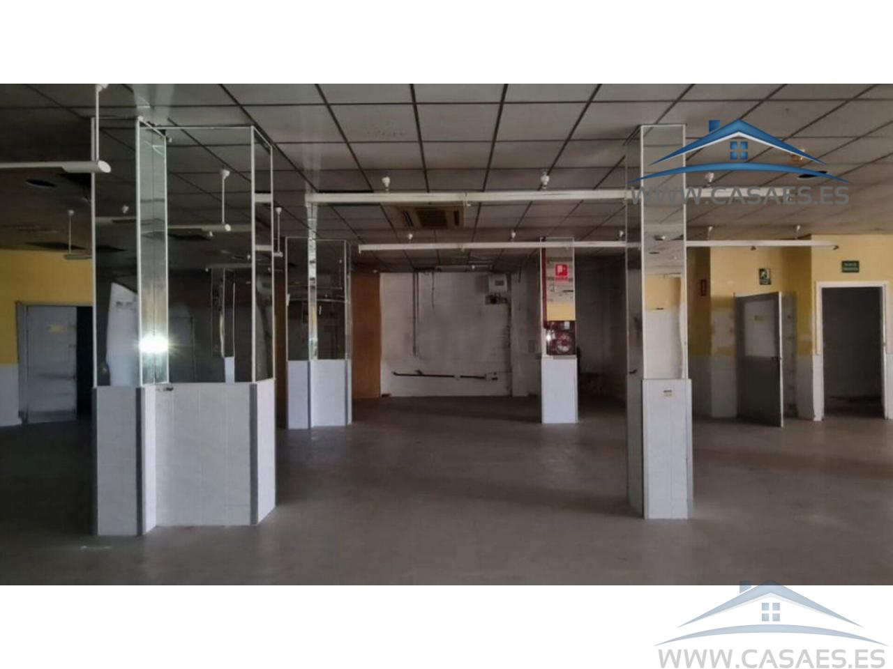 For rent of commercial in Roquetas de Mar