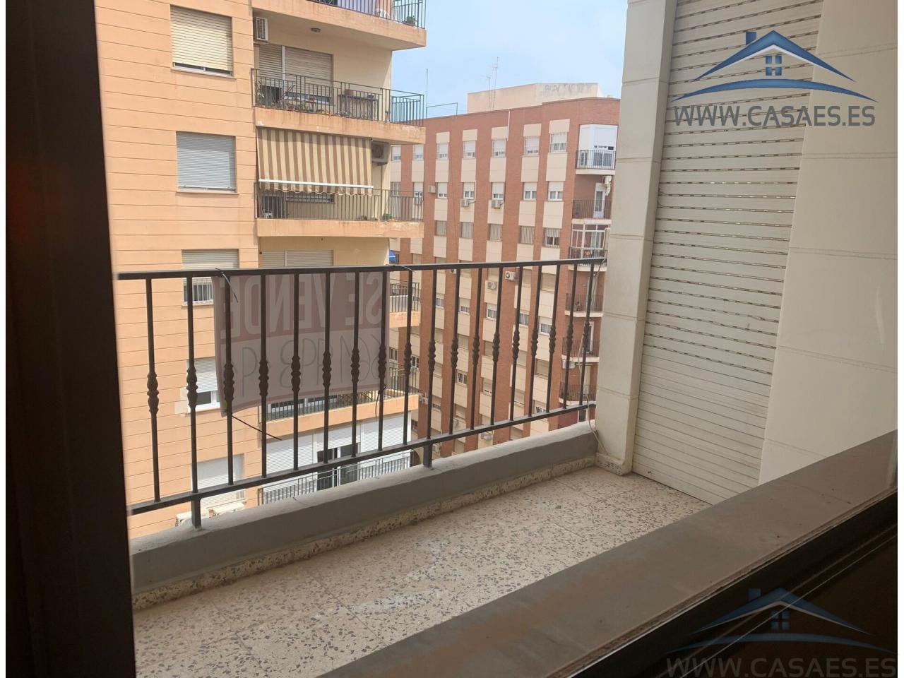 For sale of flat in Almería