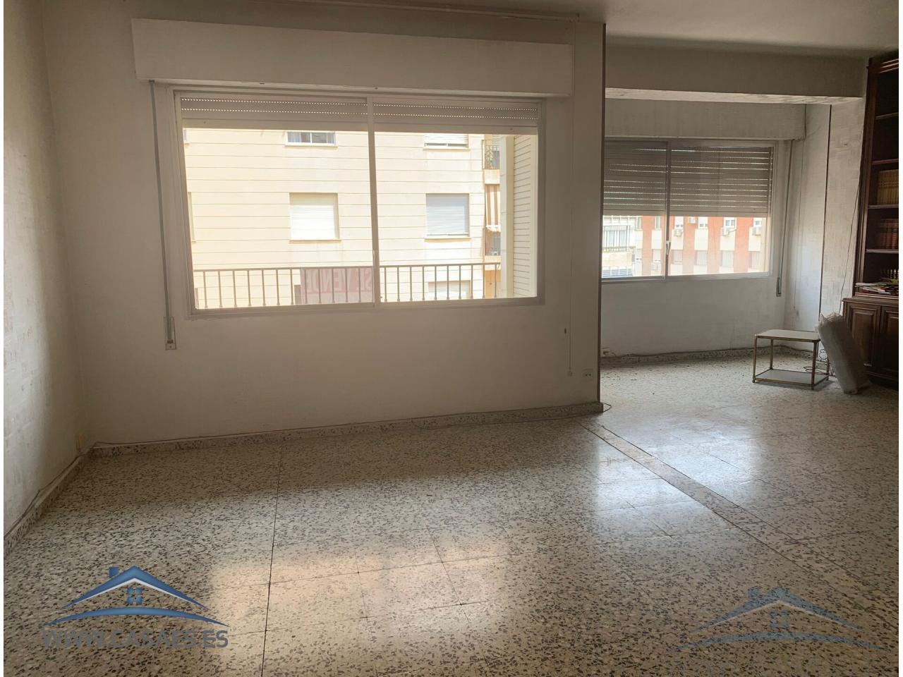 For sale of flat in Almería