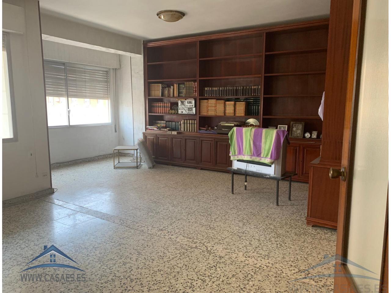 For sale of flat in Almería